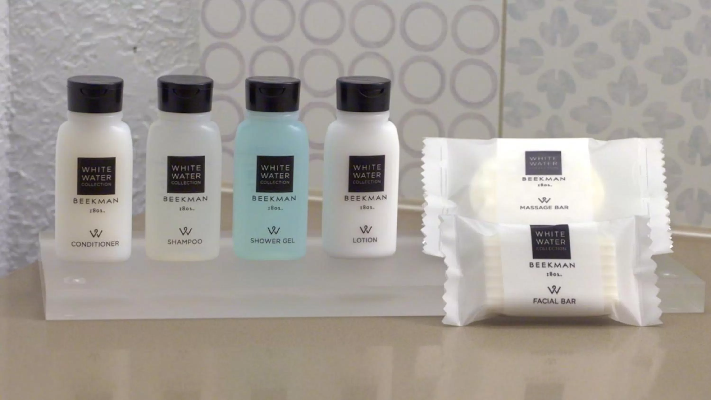 Bathroom in Country Inn & Suites by Radisson, Romeoville - Bolingbrook