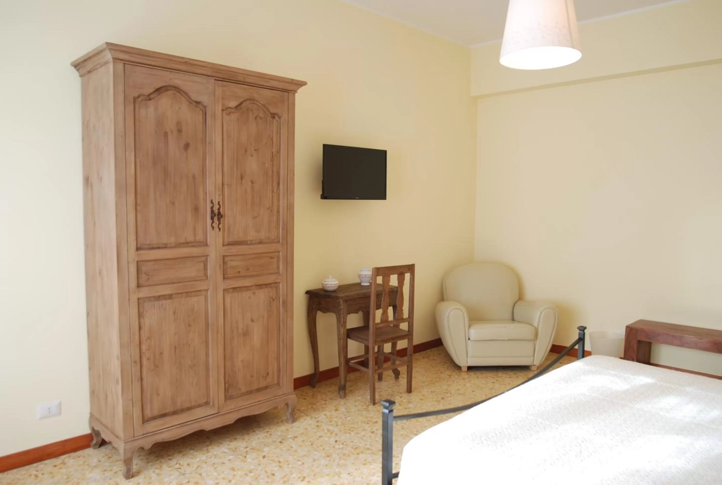 Decorative detail, Bed in La Cannella