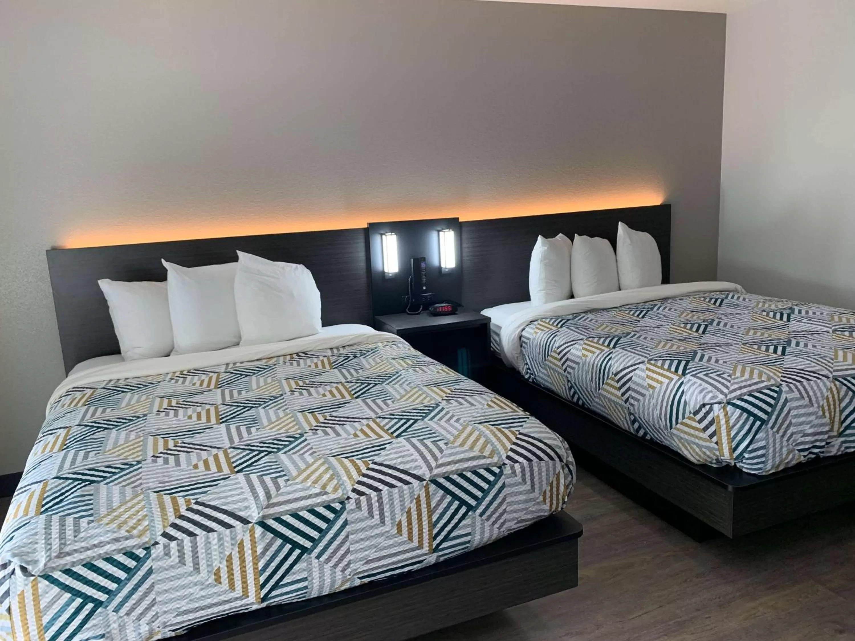 Photo of the whole room, Bed in Studio 6 Hobbs NM Event Center