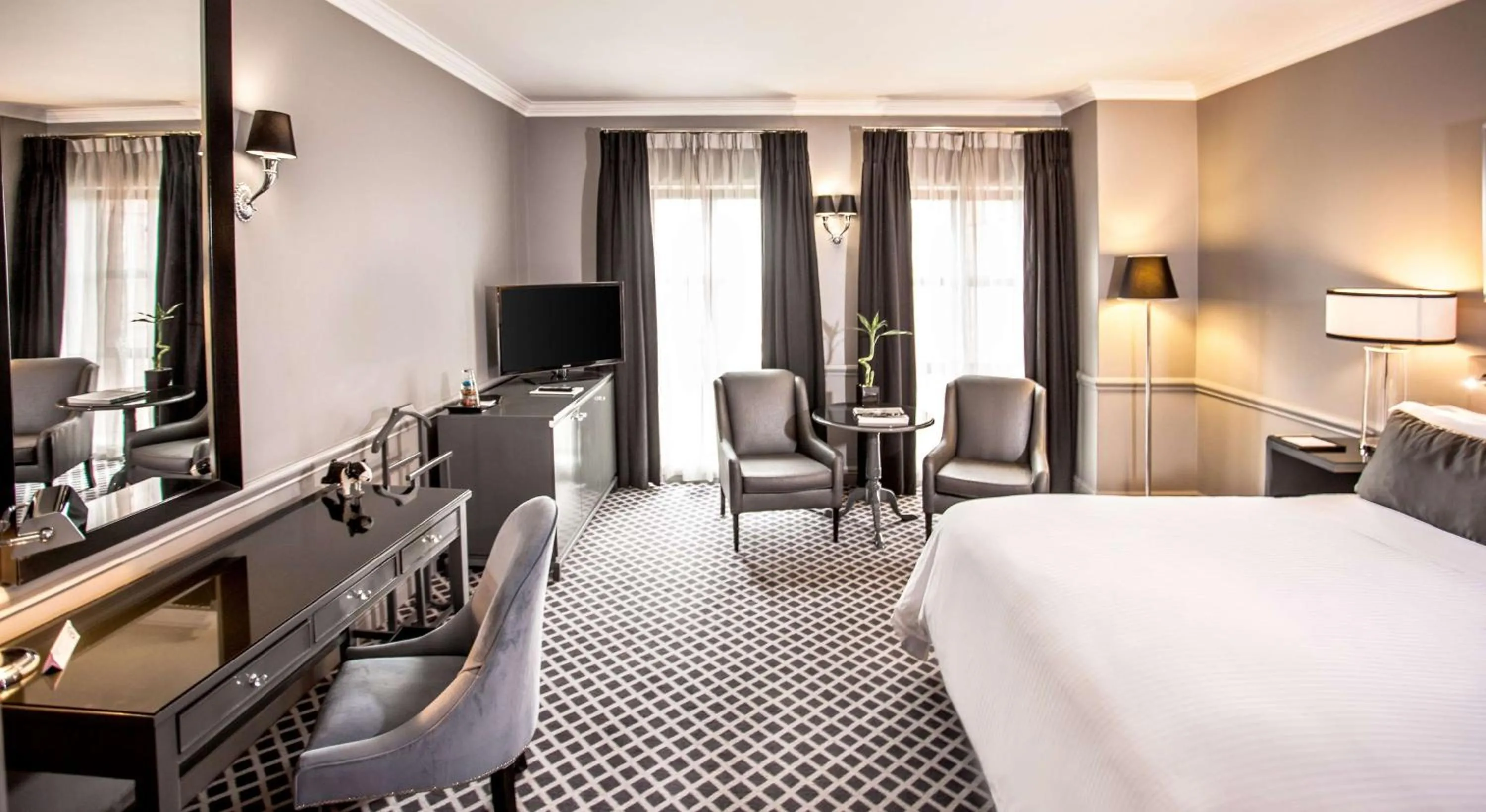 TV and multimedia, Bed in 54 on Bath, Johannesburg Rosebank