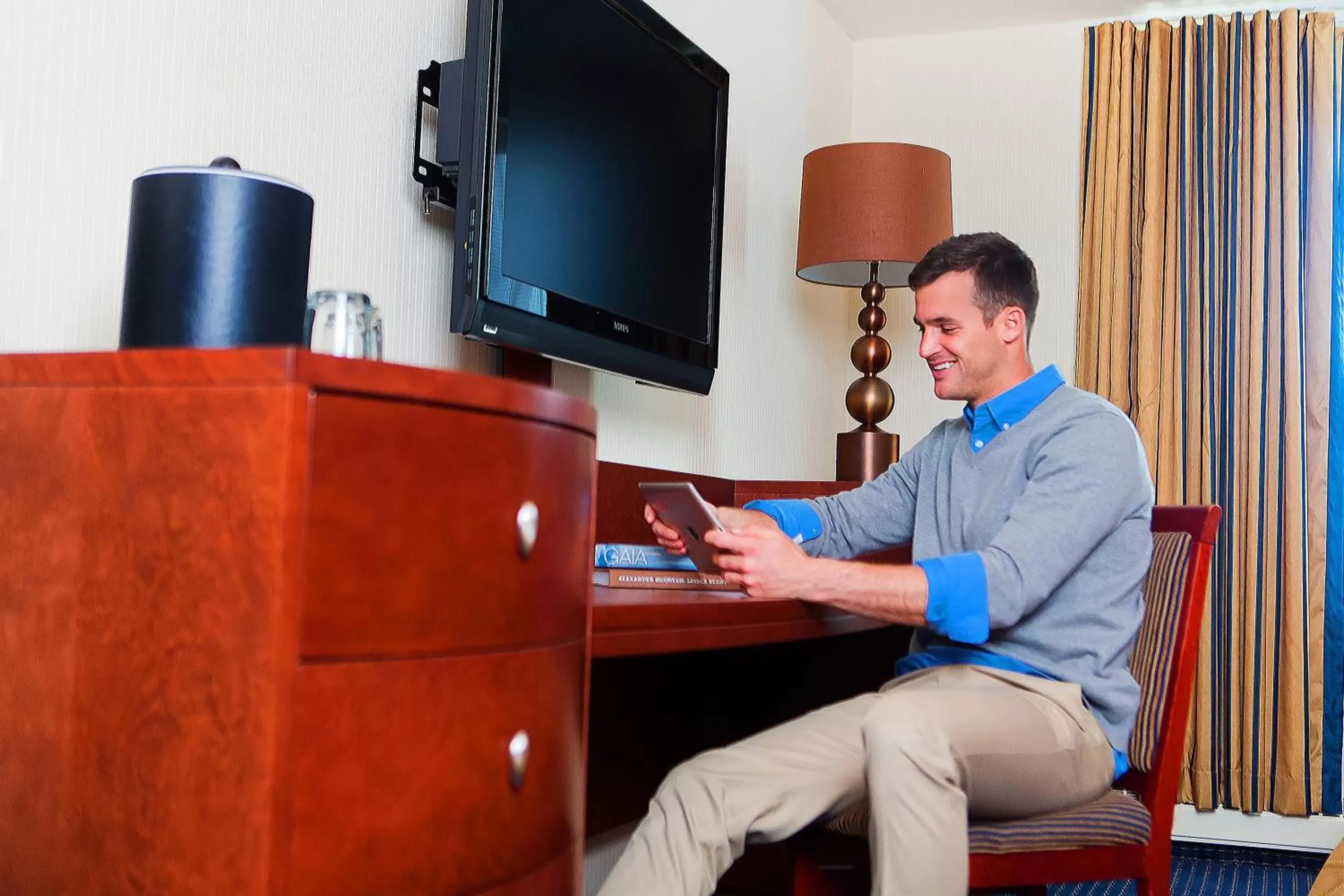 Queen Room - Disability Access in West Edmonton Mall Inn Queen Room - Disability Access in West Edmonton Mall Inn