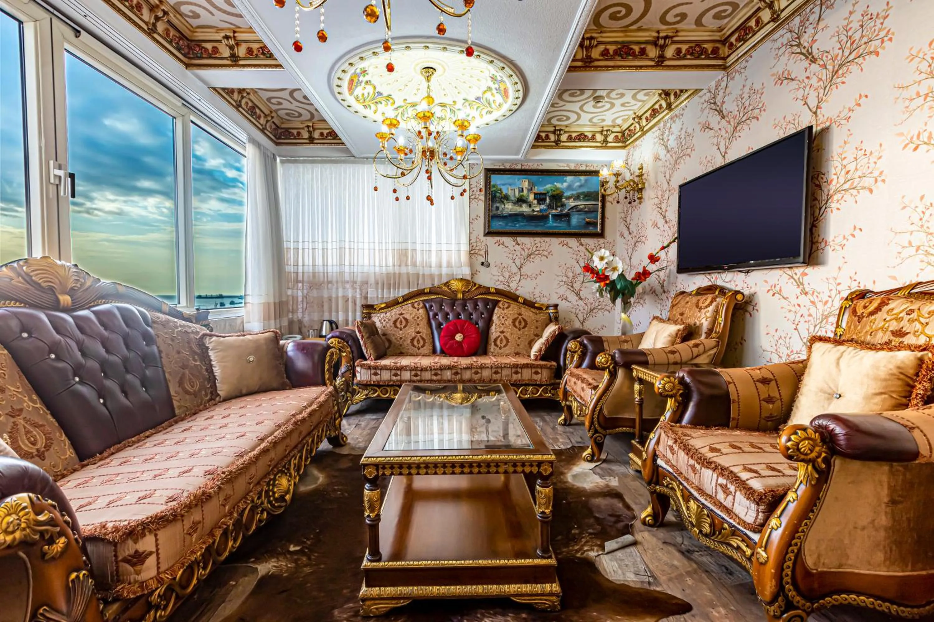 Living room in Marmaray Hotel