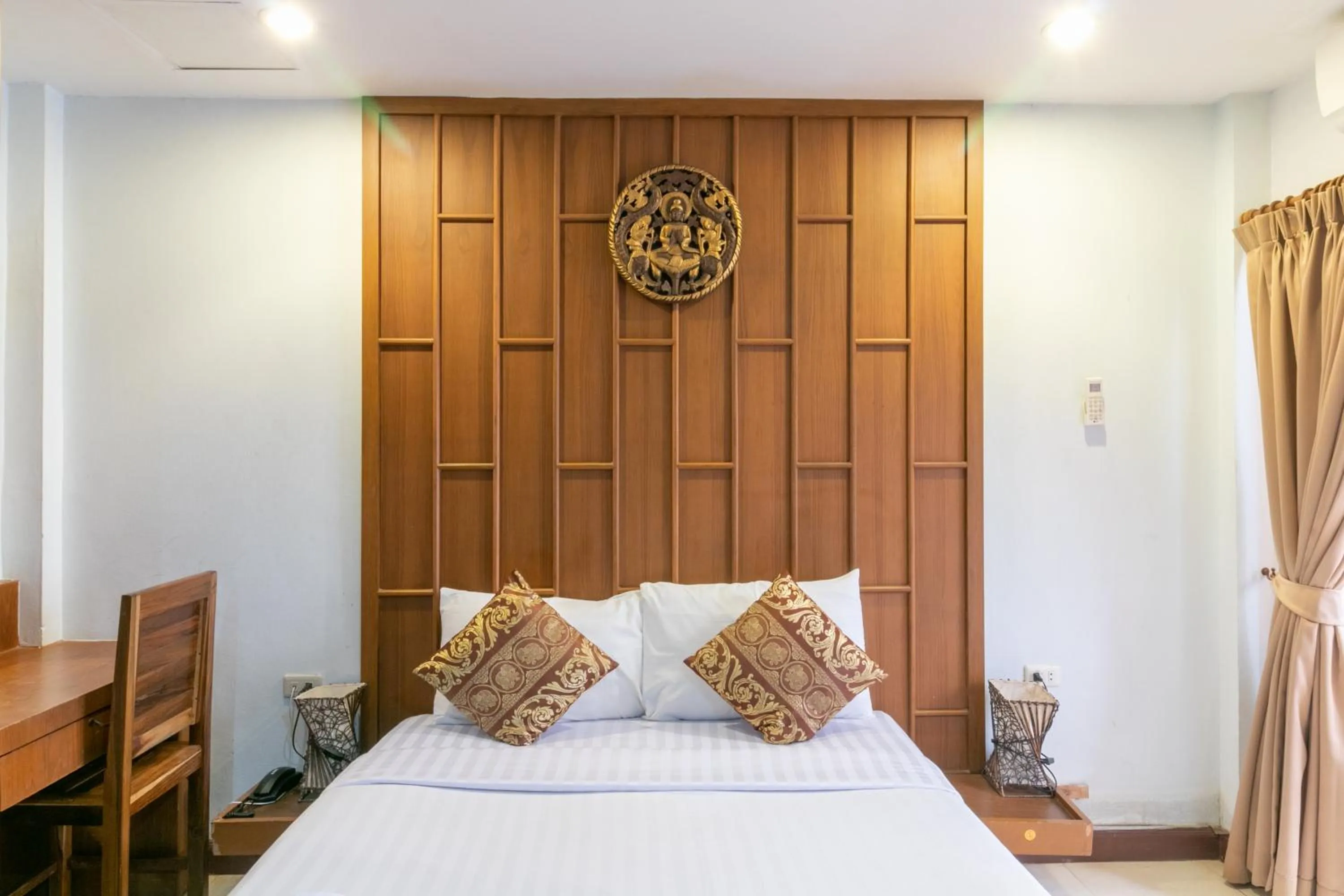 Photo of the whole room, Bed in Lotus Hotel Patong