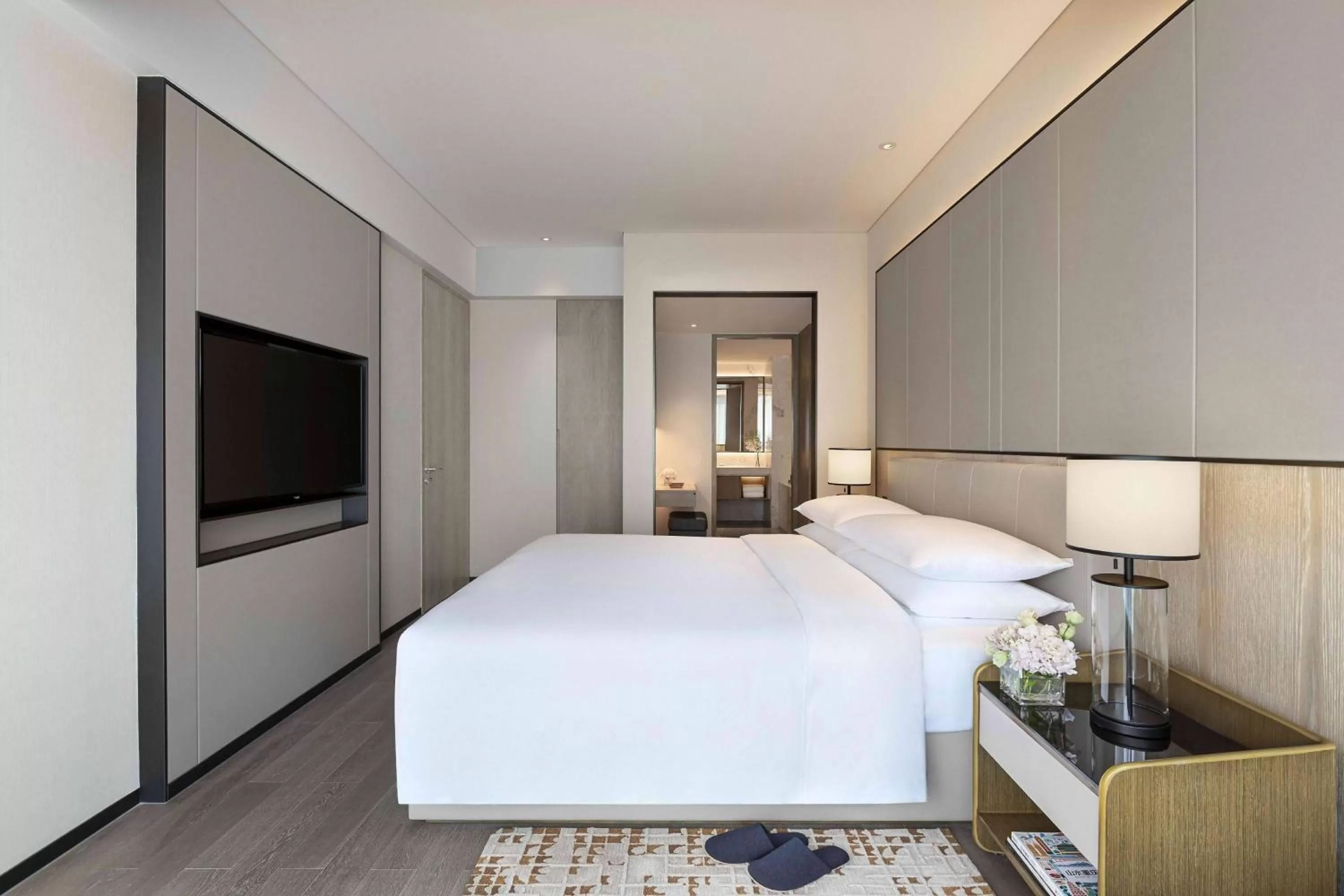 Bedroom, Bed in Marriott Executive Apartments Chongqing