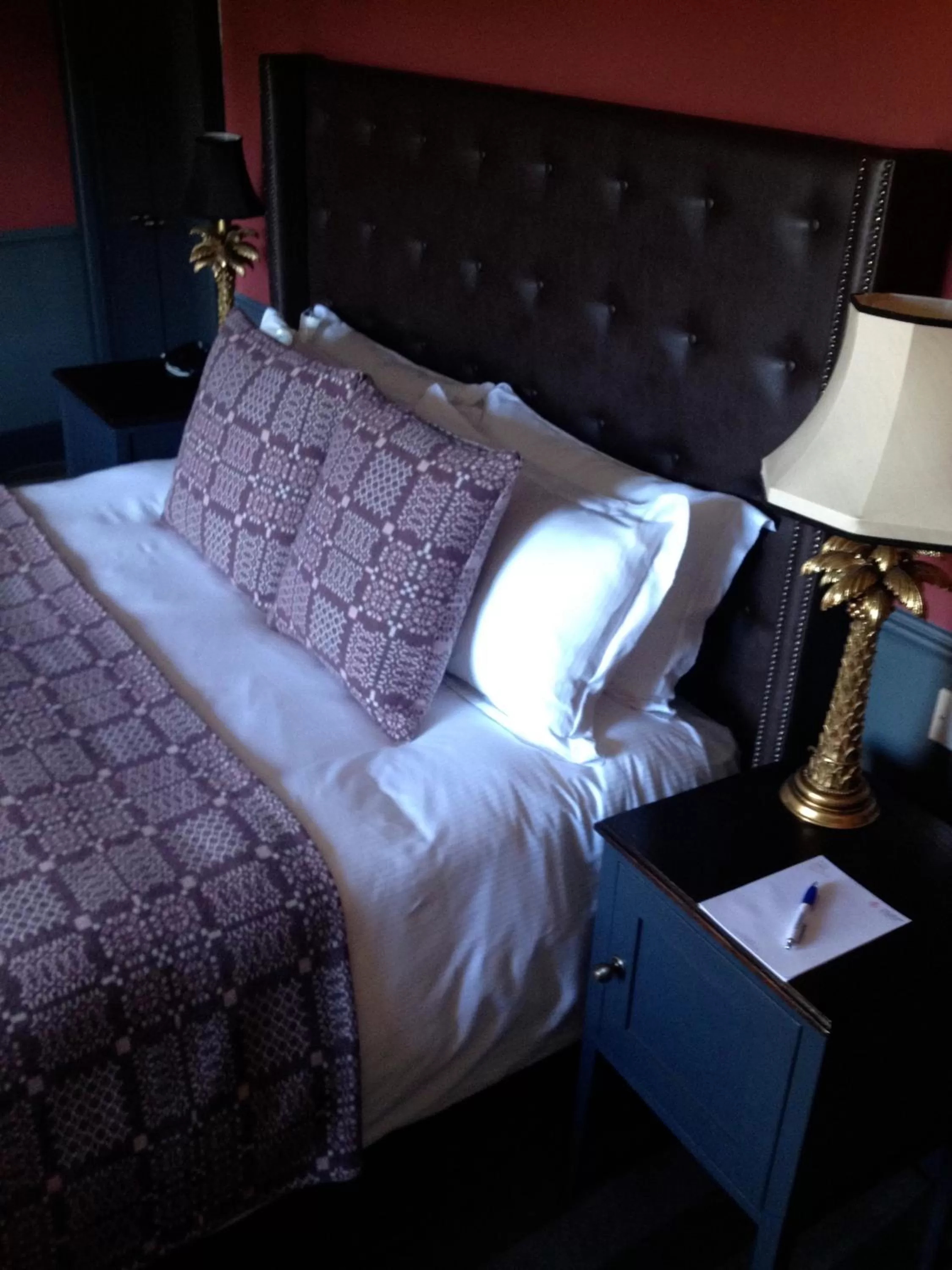 Decorative detail, Bed in The Crown And Thistle, Abingdon