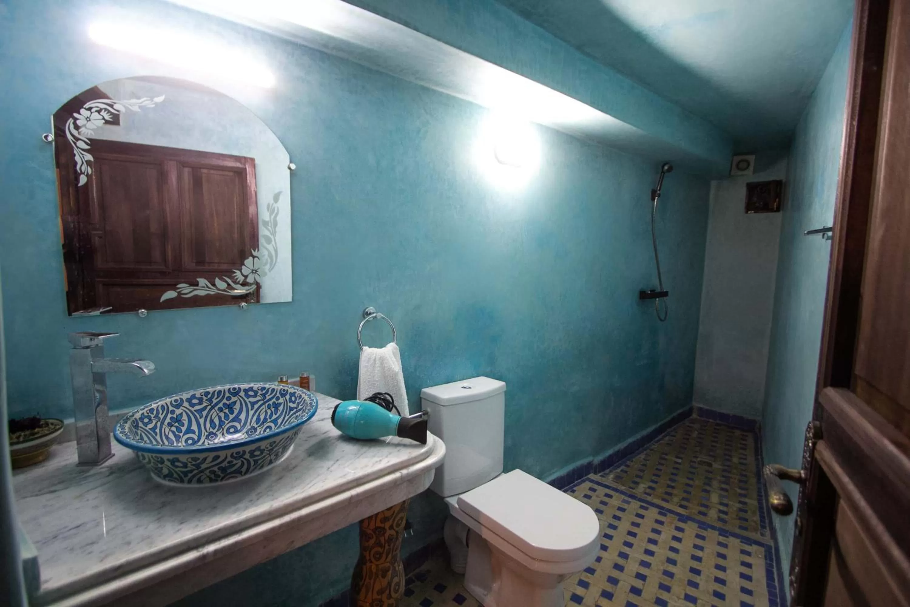 Shower, Bathroom in Dar Alami Salaj