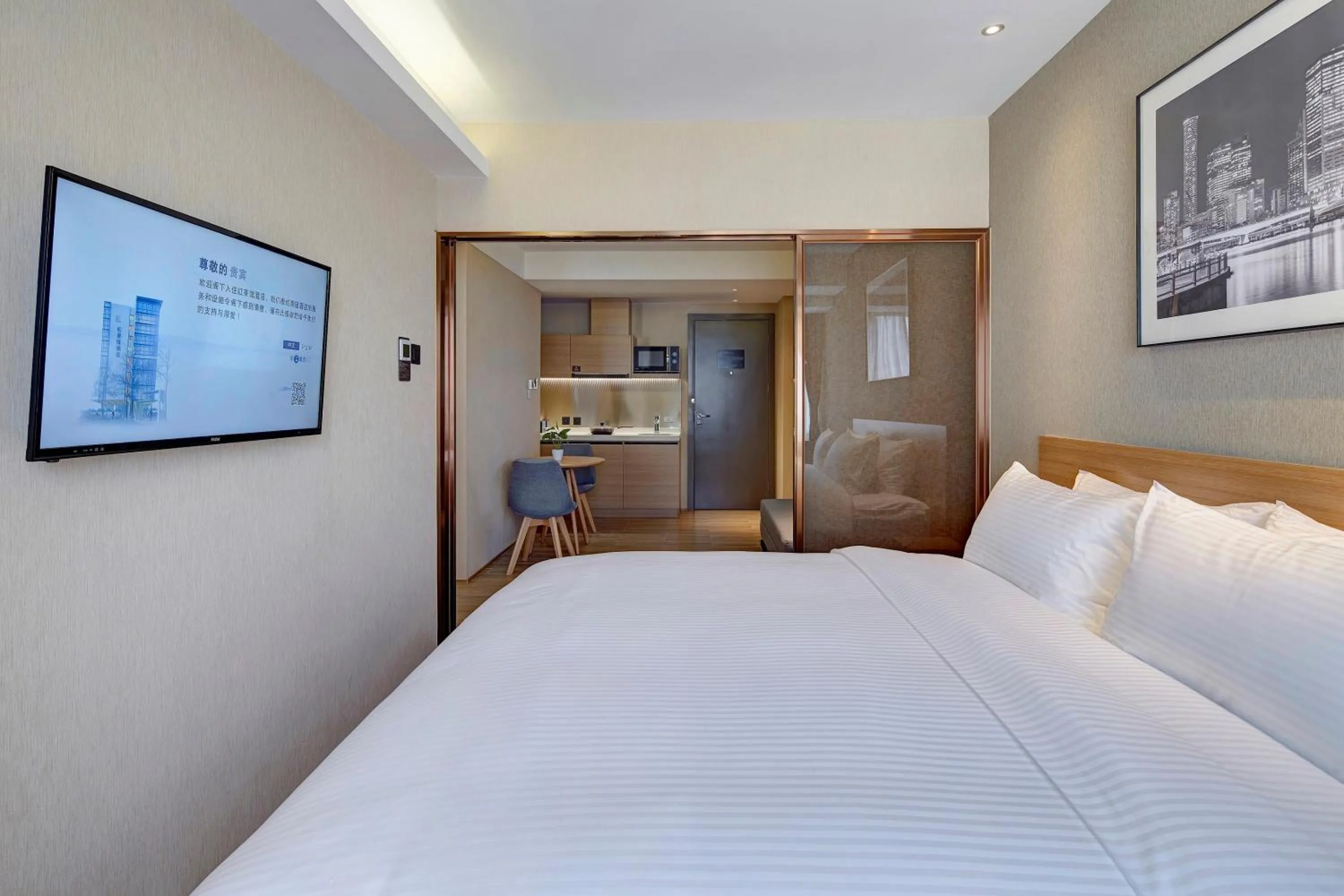 Photo of the whole room, Bed in Bridal Tea House Hotel