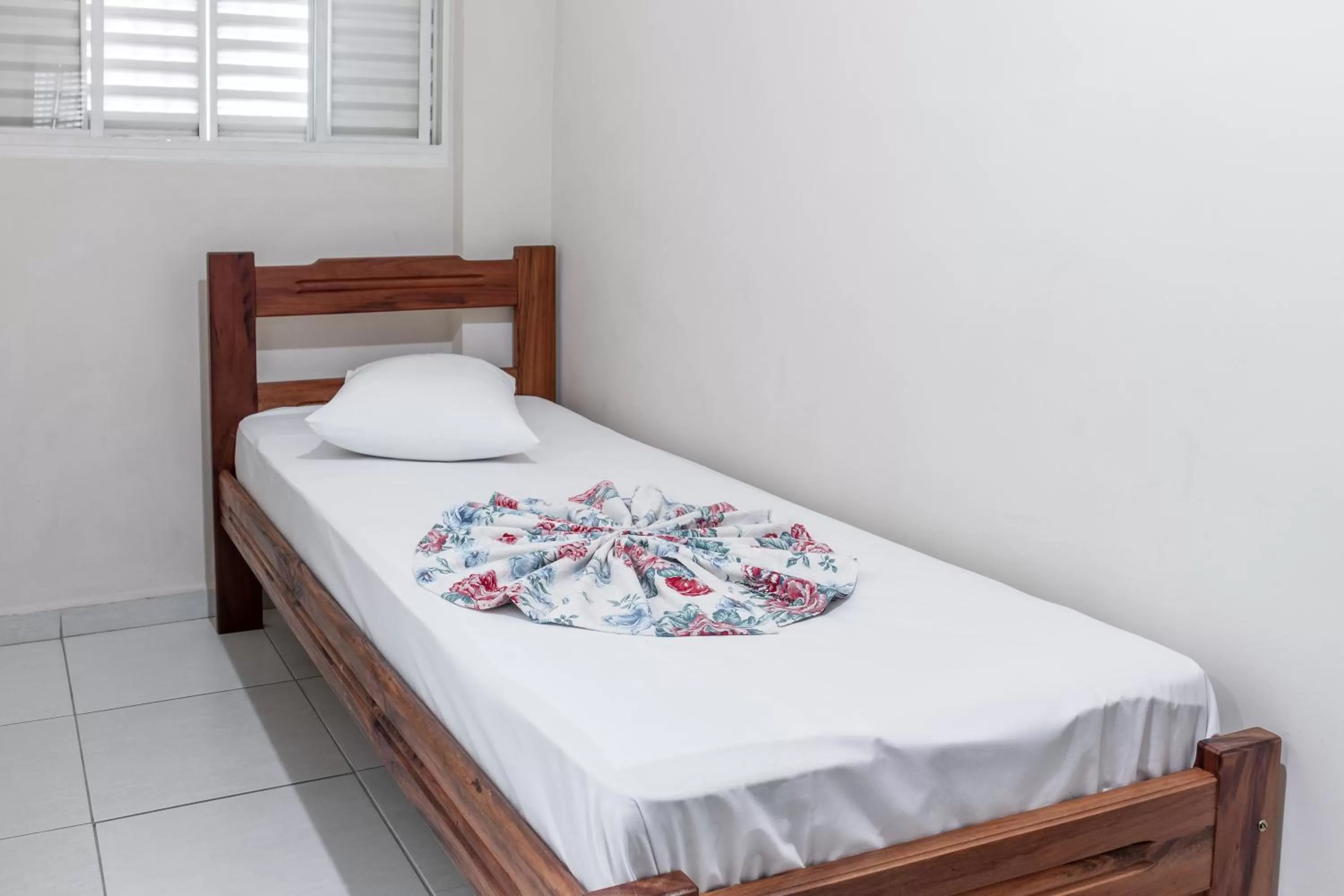 Basic Triple Room in Hotel Caminho do Rosário