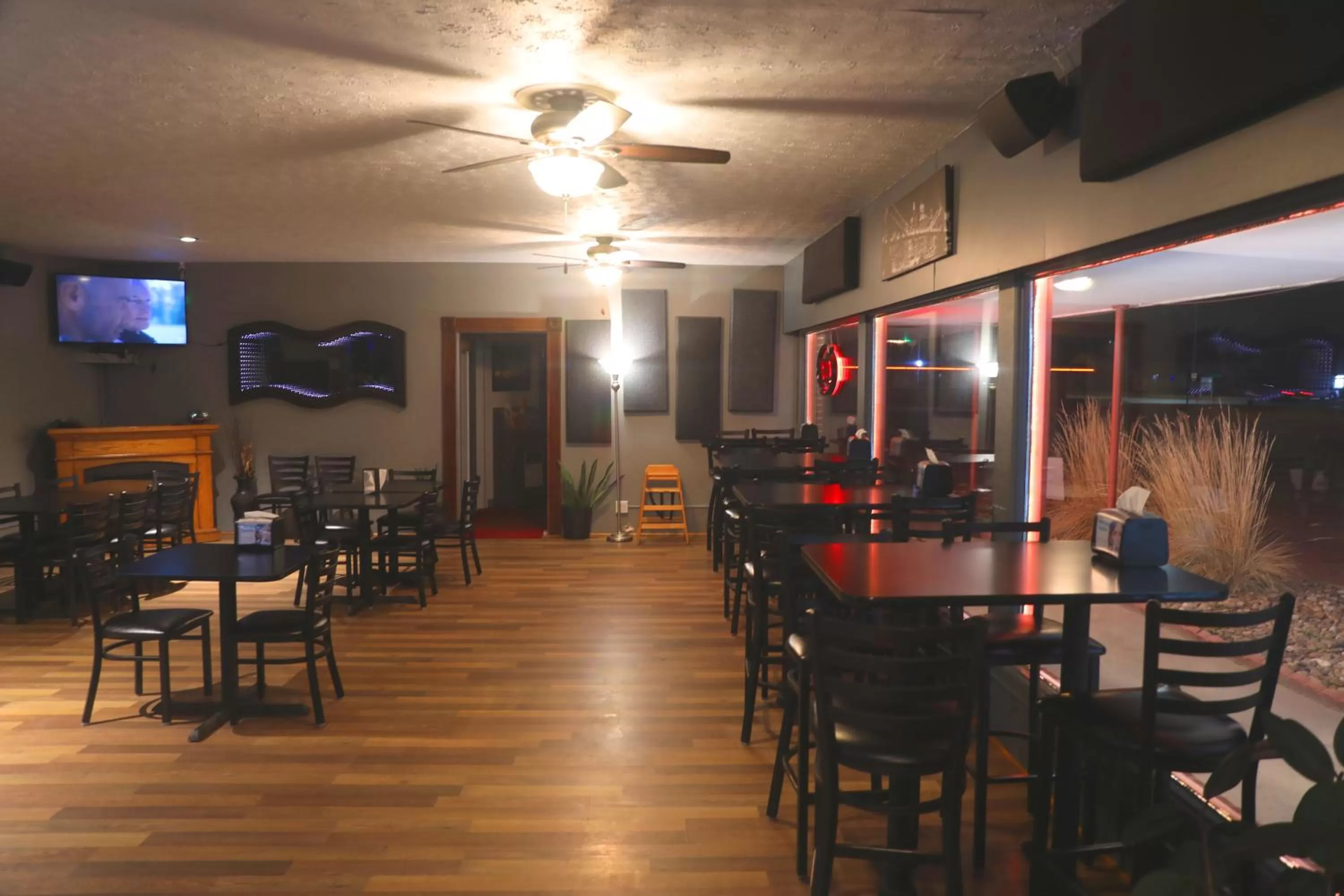 Restaurant/places to eat in Raine Motel