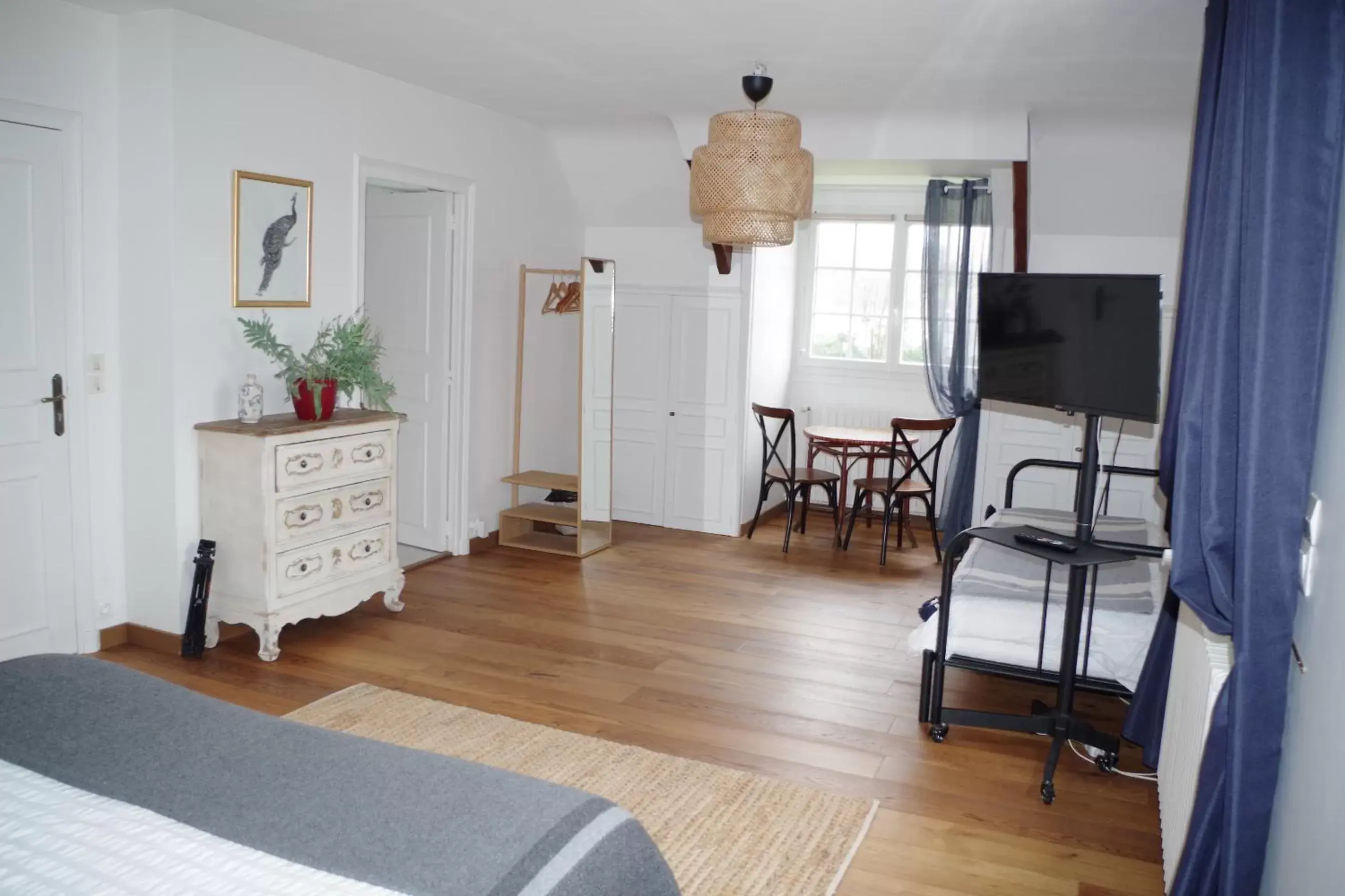 Family Room with Private Bathroom in Bed and Breakfast Saultchevreuil, au Mont Saint Michel Family Room with Private Bathroom in Bed and Breakfast Saultchevreuil, au Mont Saint Michel