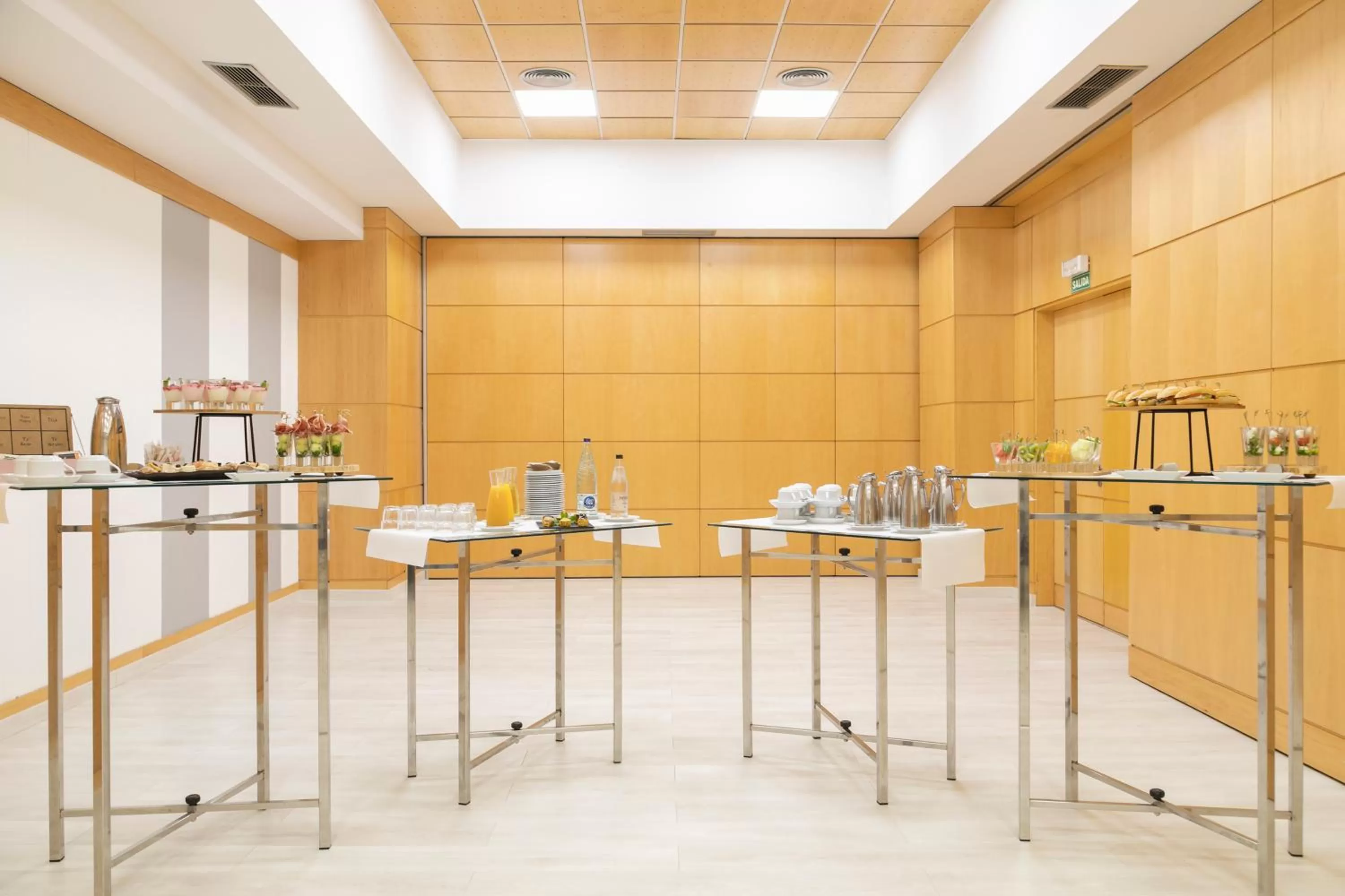 Food and drinks in Sol Port Cambrils Hotel