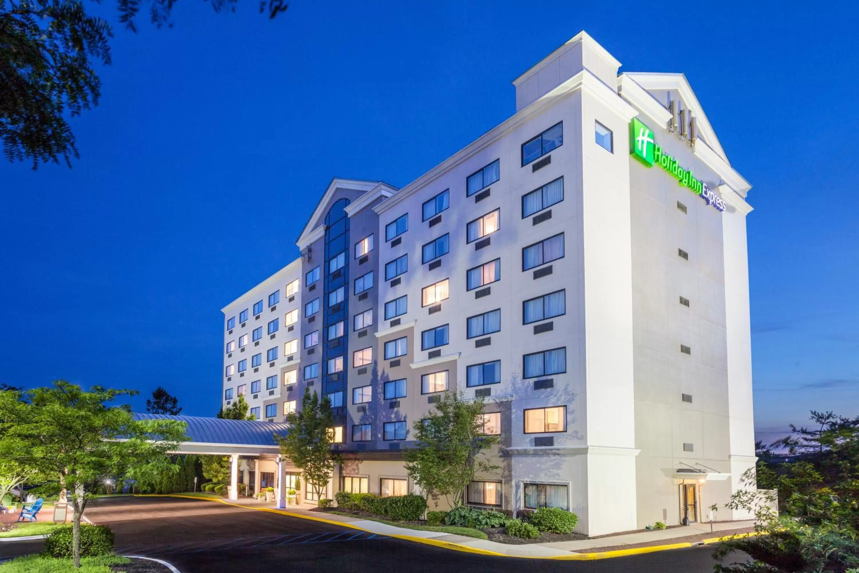 Property building in Holiday Inn Express Hauppauge-Long Island by IHG