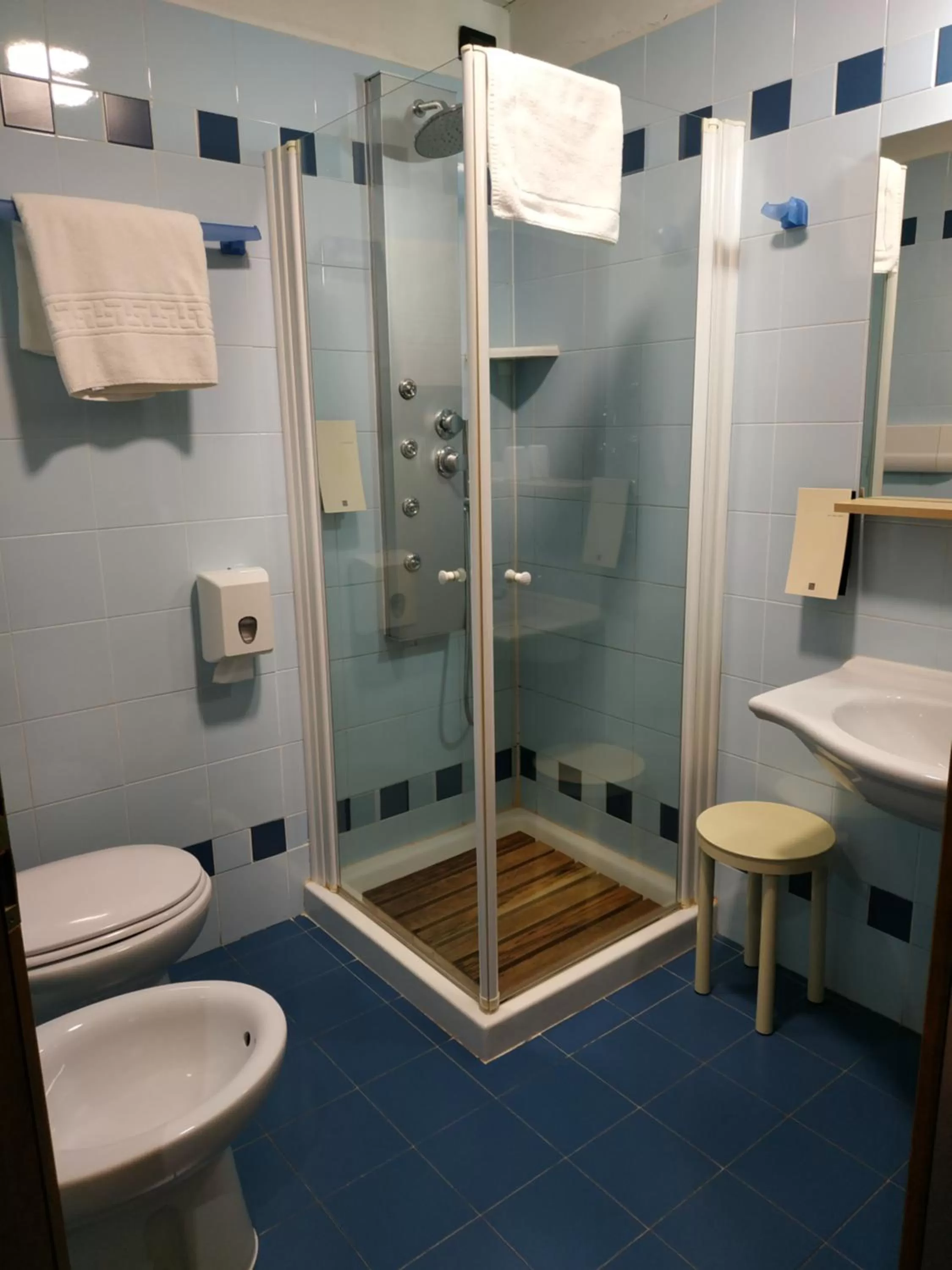 Bathroom in Hotel Aurora