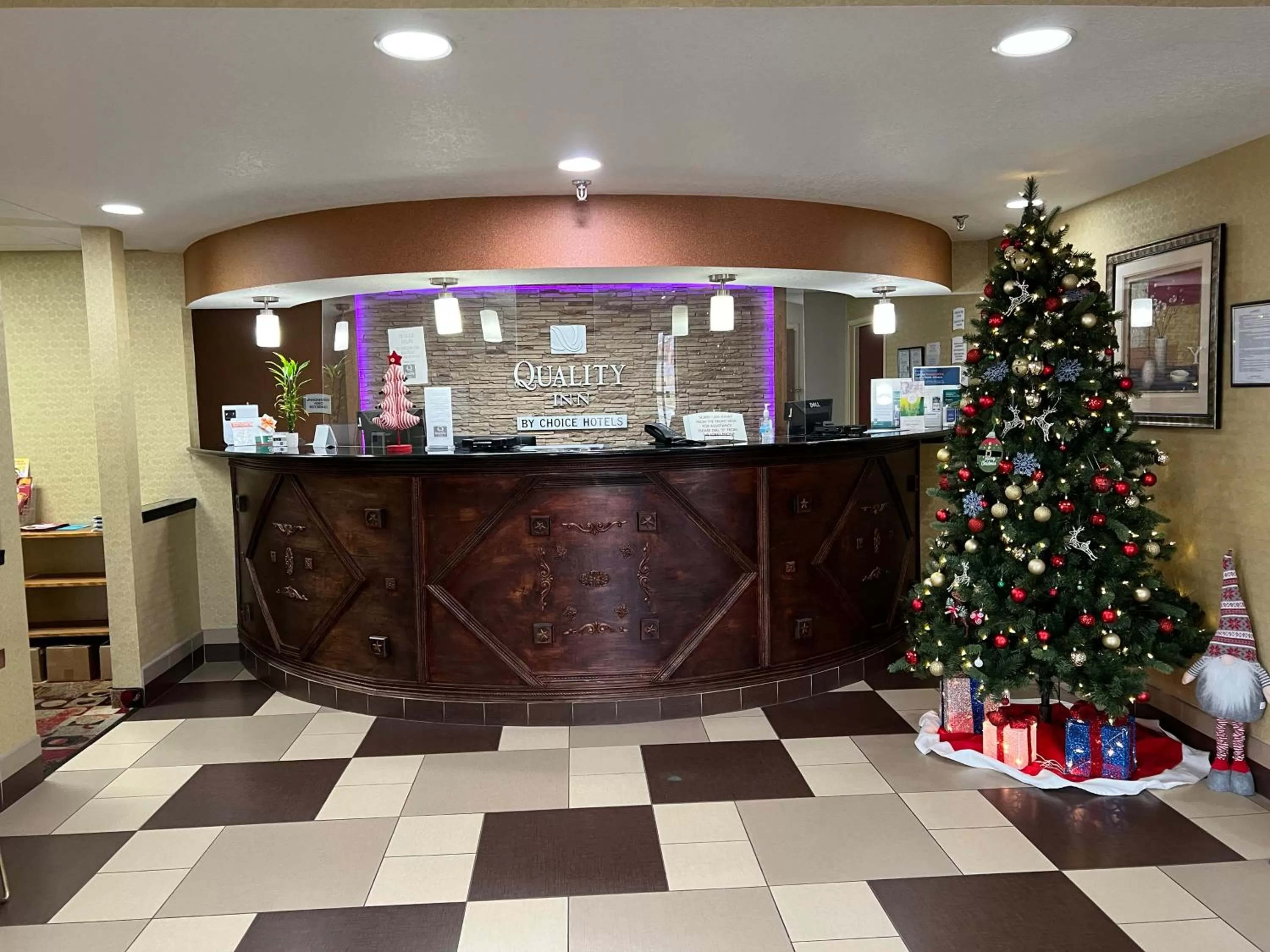 Property building in Quality Inn Des Moines North