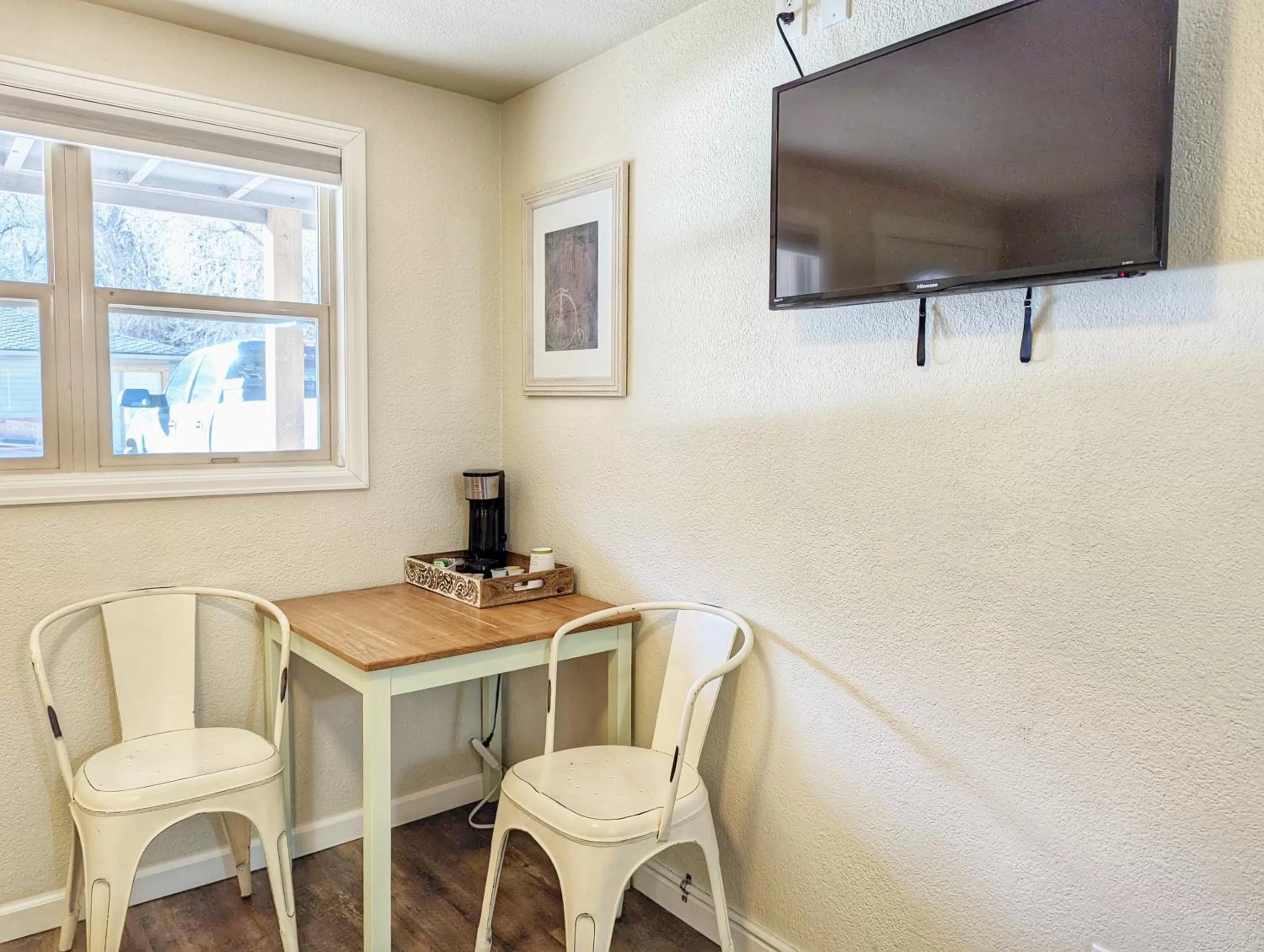 TV and multimedia in The Fountain Creek Inn of Manitou Springs