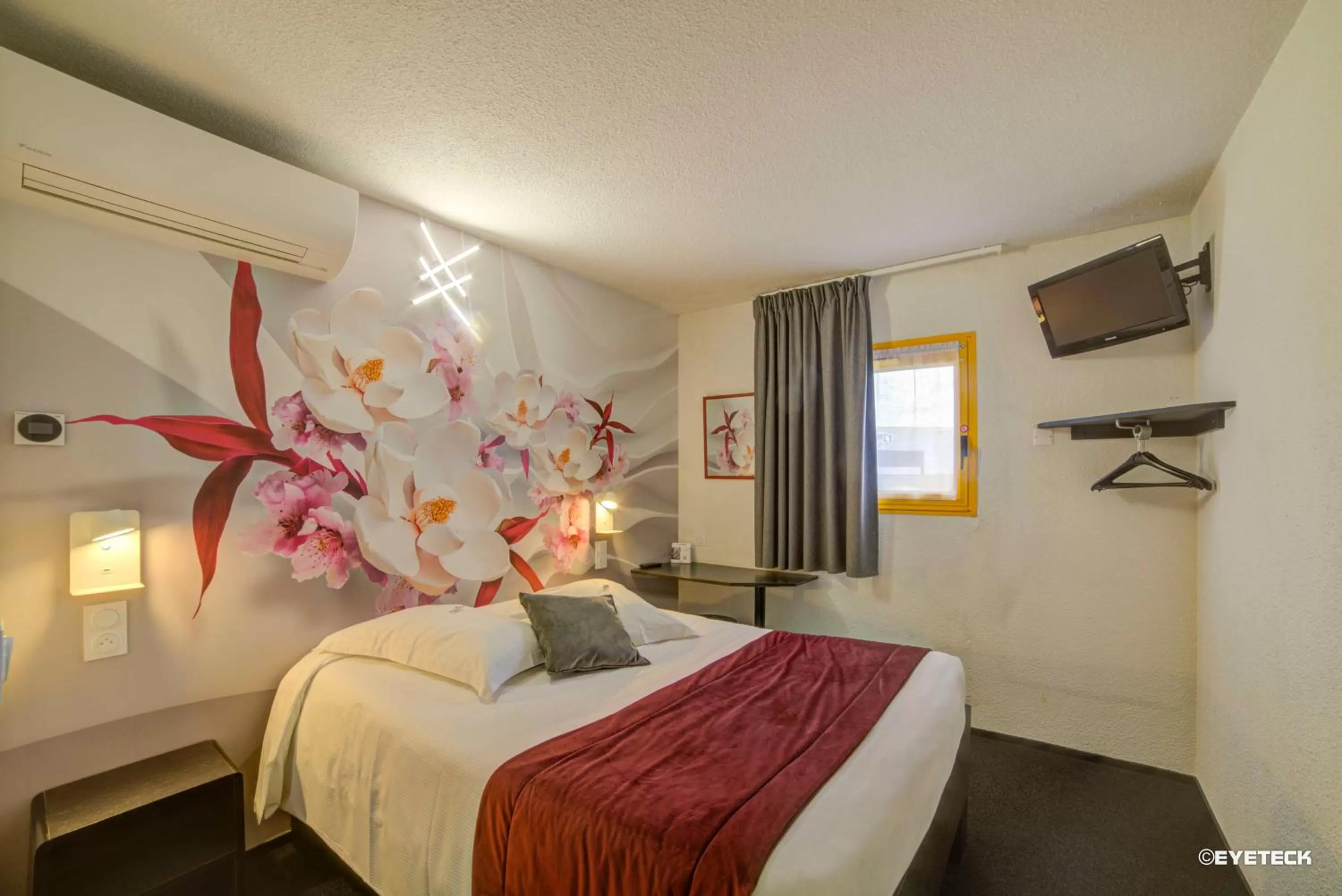 Bed in Hôtel The Originals Access, Bourges Nord Saint-Doulchard