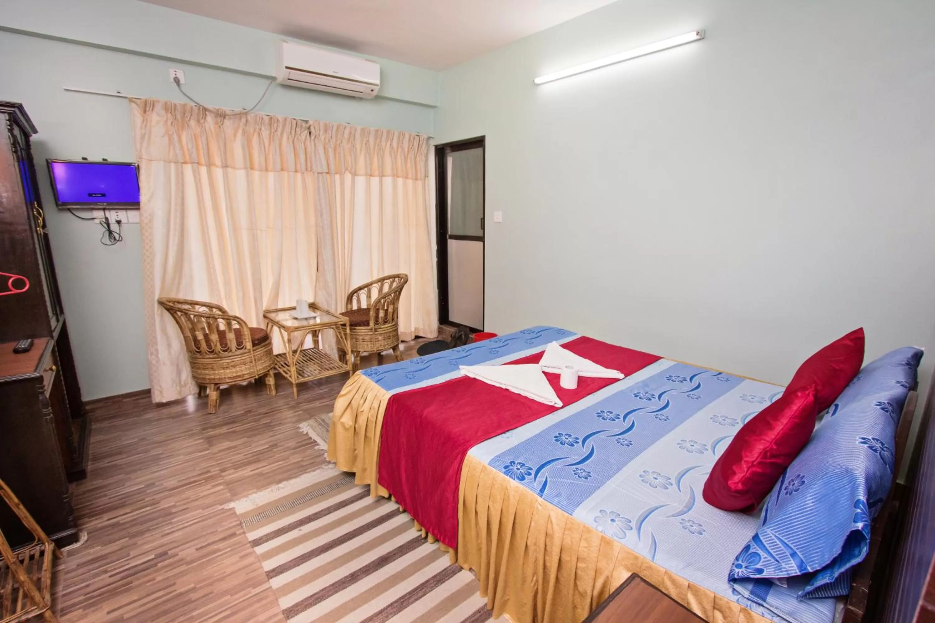 Photo of the whole room, Bed in The North Face Inn