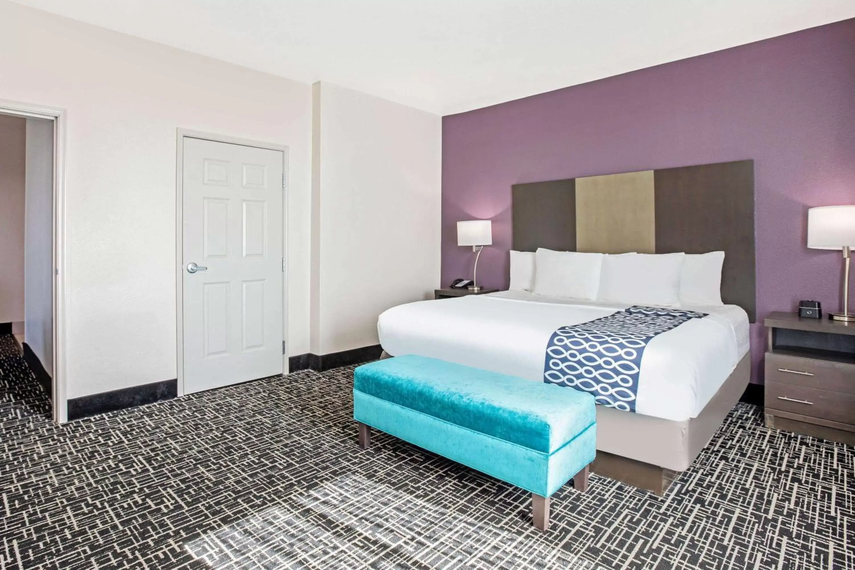 King Family Suite with Mobility/Hearing Access and Tub with Grab Bars, No-Smoking in La Quinta by Wyndham Corpus Christi - Portland King Family Suite with Mobility/Hearing Access and Tub with Grab Bars, No-Smoking in La Quinta by Wyndham Corpus Christi - Portland