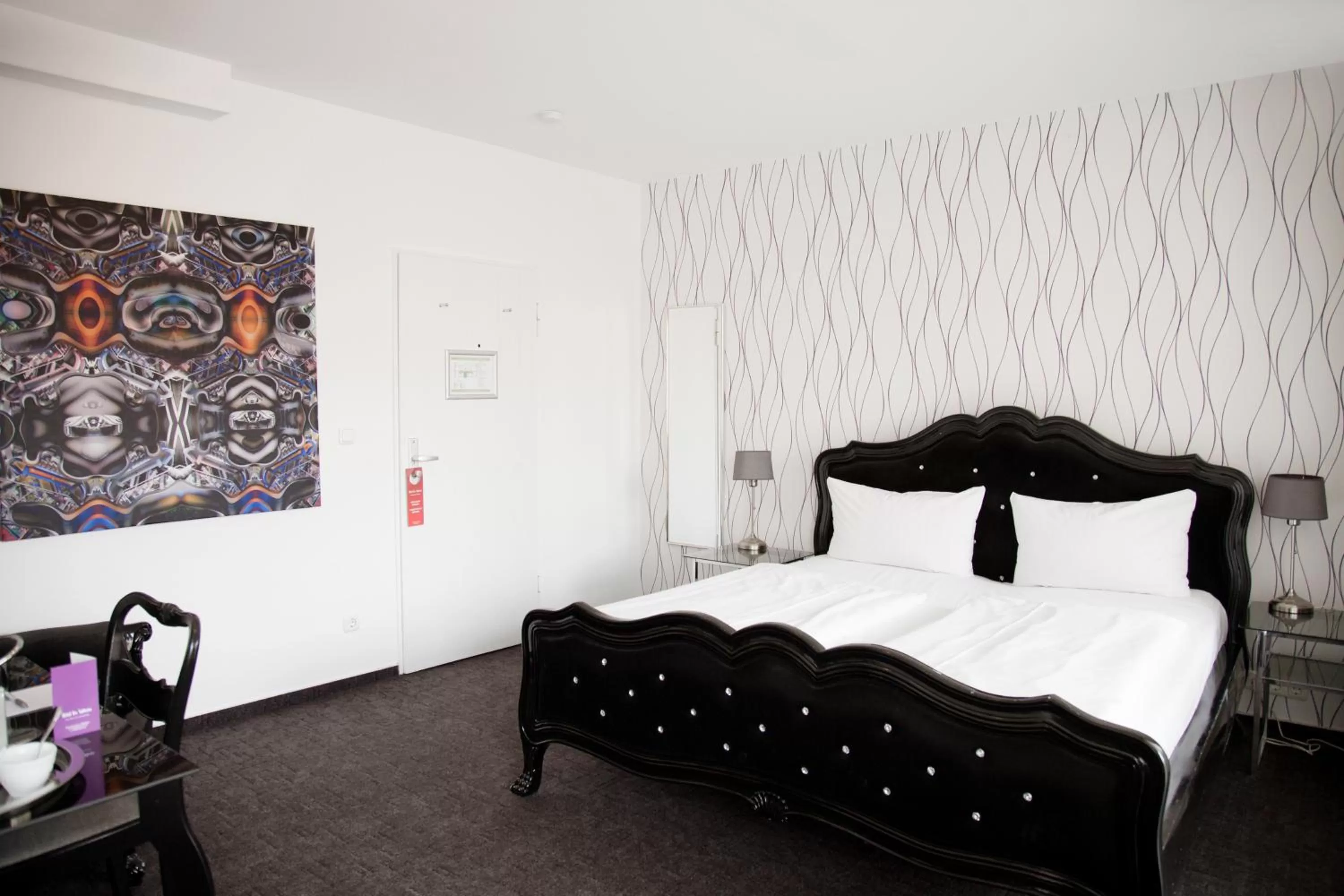 Photo of the whole room, Bed in Les Nations