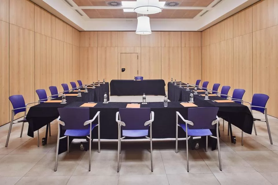 Meeting/conference room in Silken Puerta Valencia