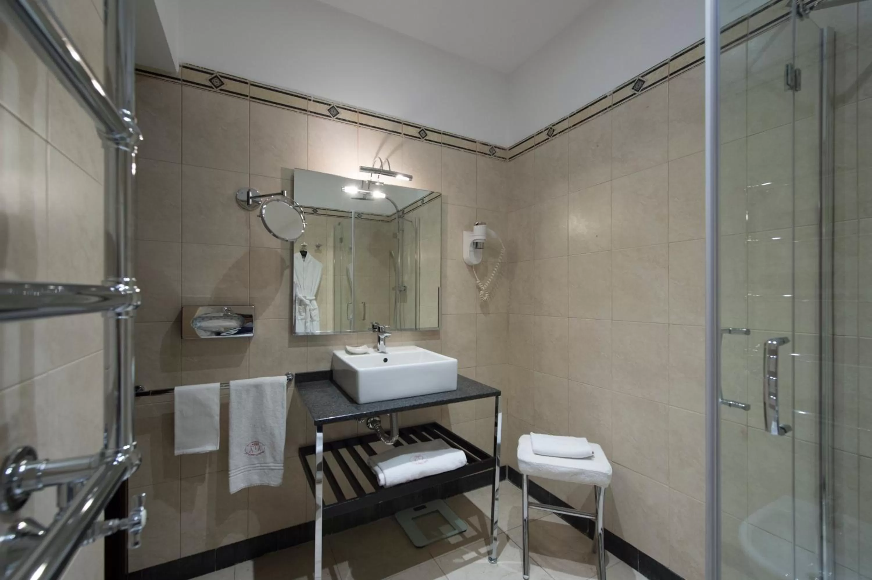 Bathroom in Phi Hotel Bologna