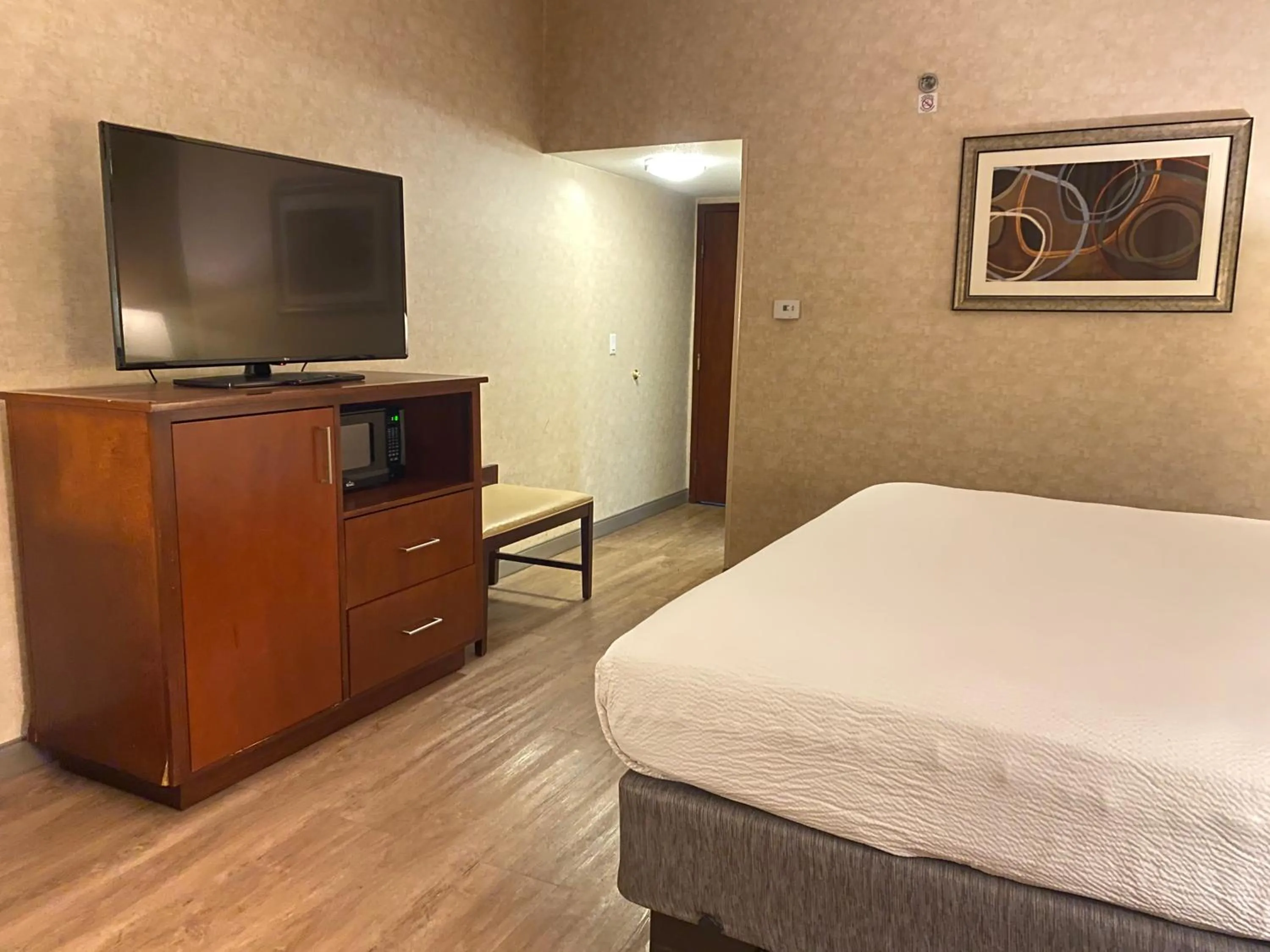 Bed in Wyndham Garden Grand Rapids Airport