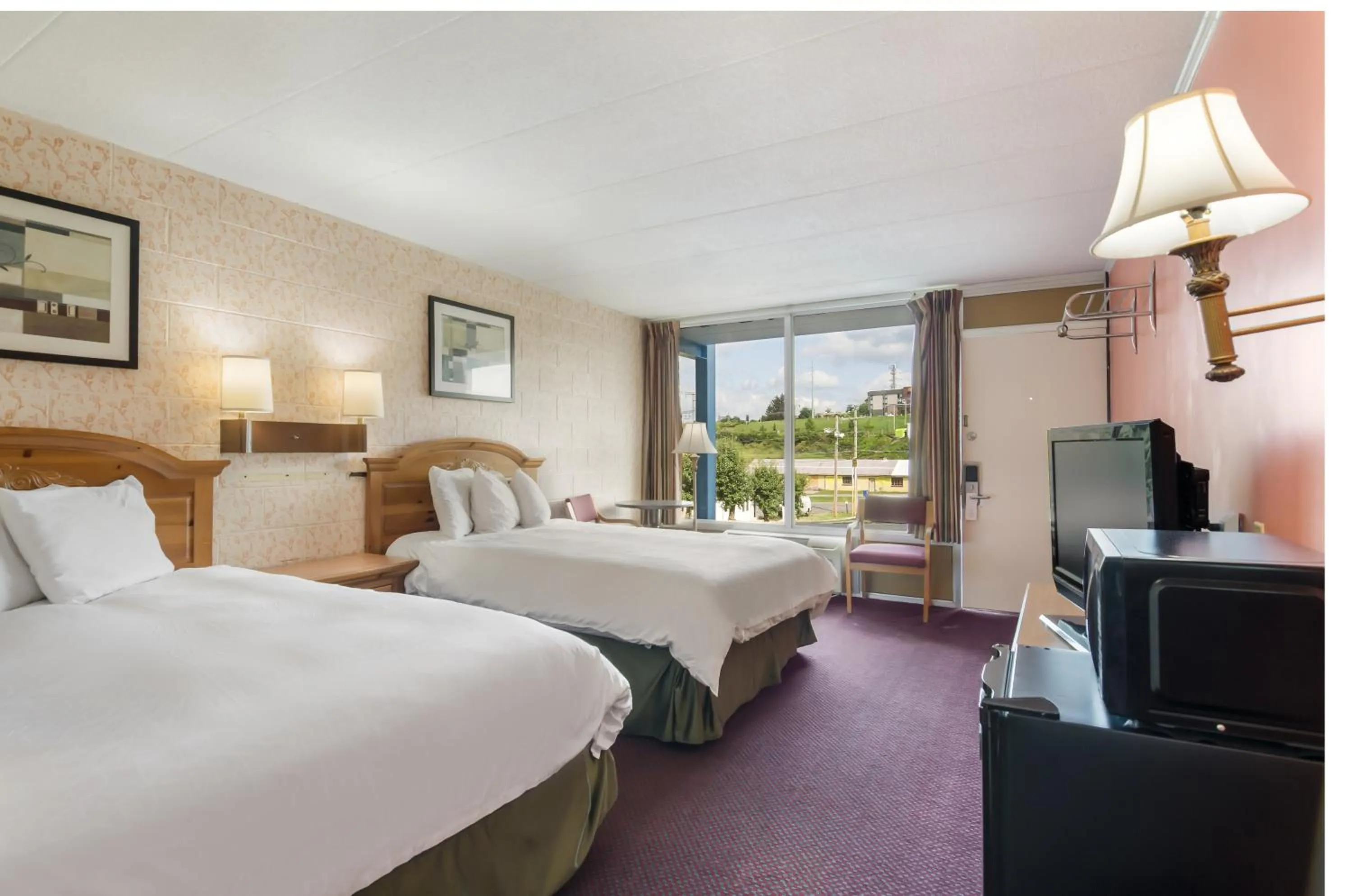 Photo of the whole room, Bed in Americas Best Value Inn Wytheville