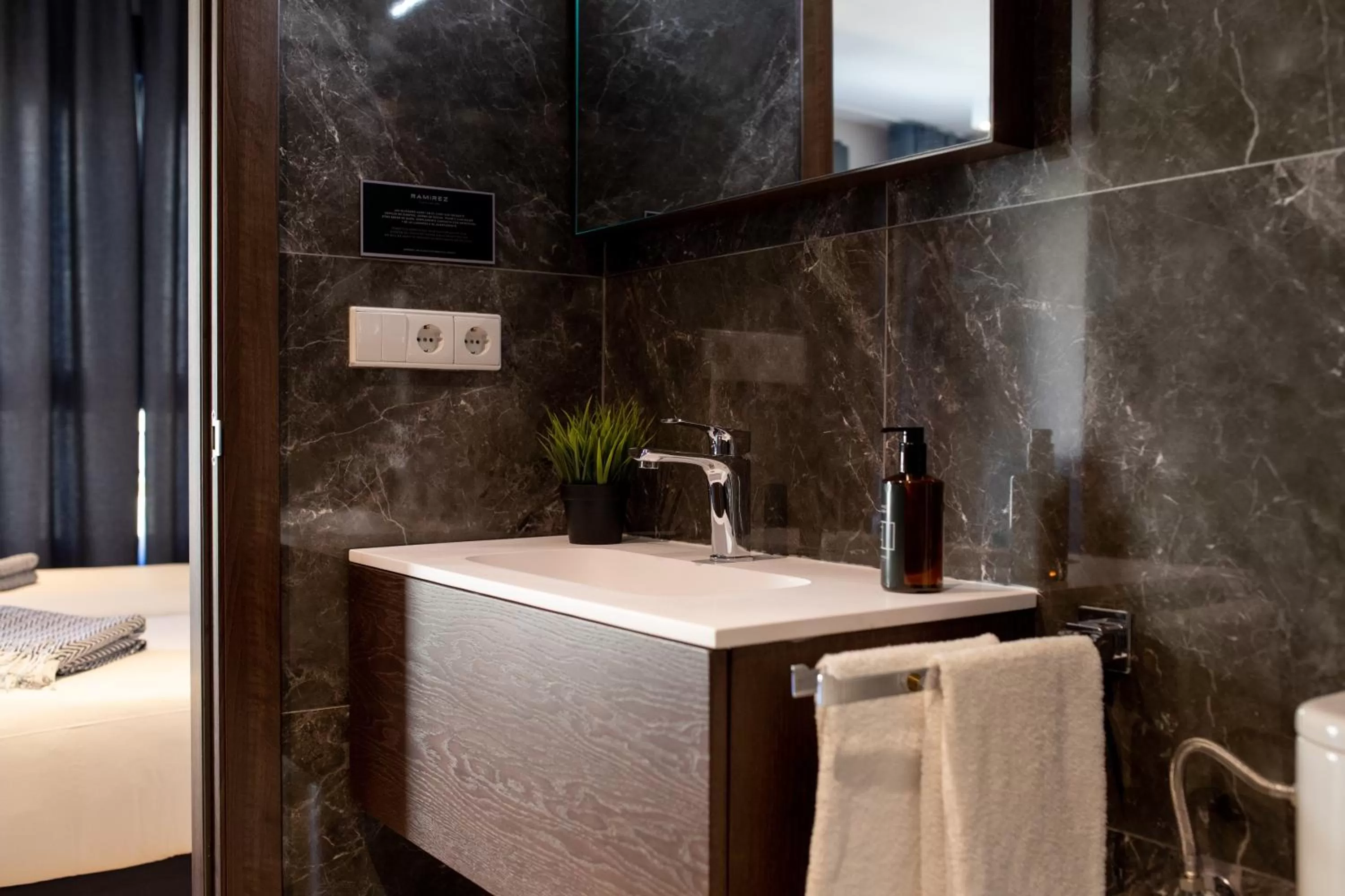 Photo of the whole room, Bed in Ramirez Flats Valencia