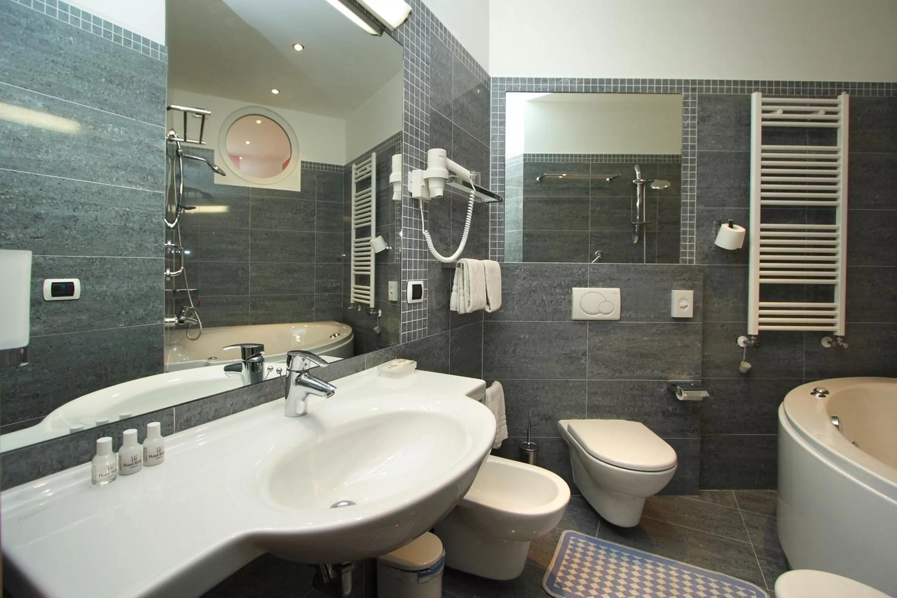 Bathroom in Hotel Roma