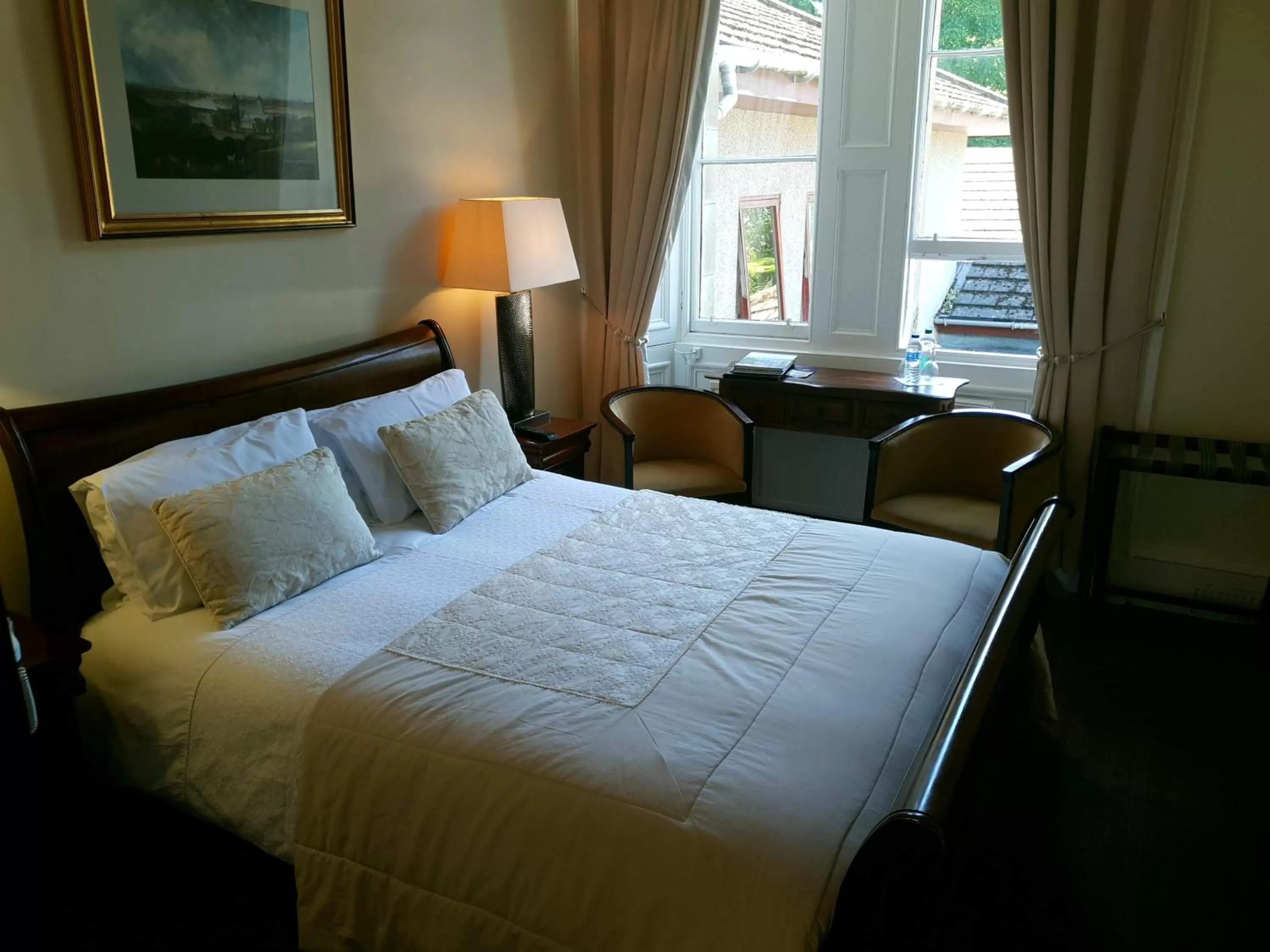 Bed in Mansfield House Hotel