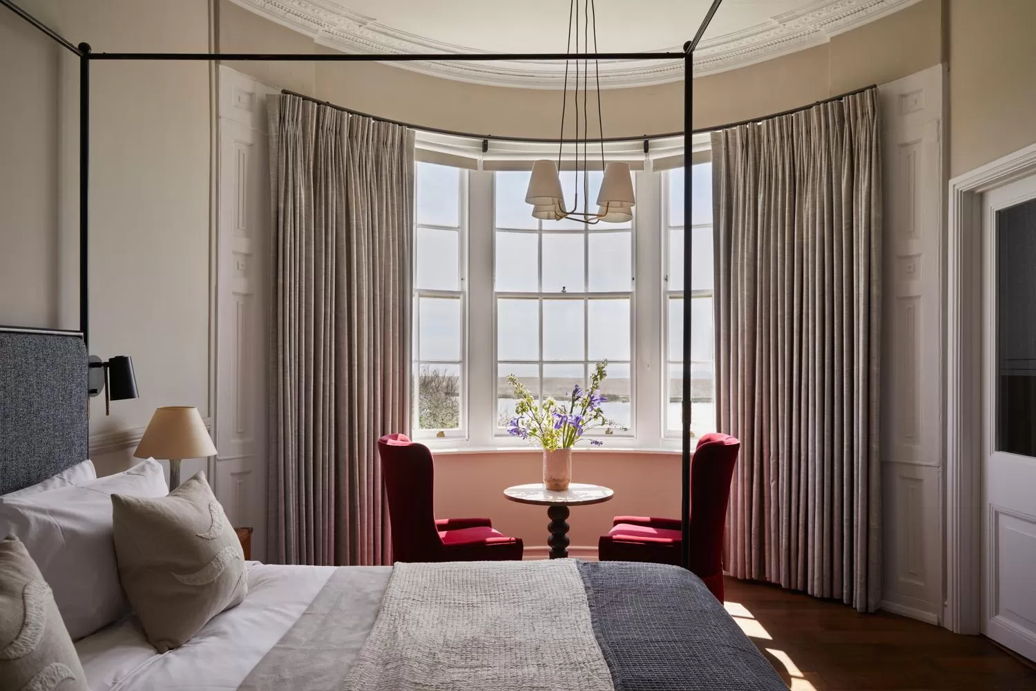 Bedroom, Bed in Moonfleet Manor Hotel