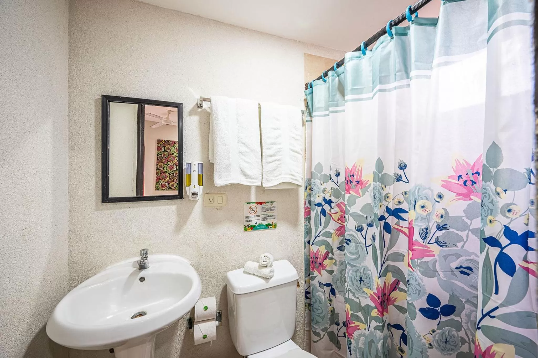 Twin Room in Jaco Lodge Quiet Place