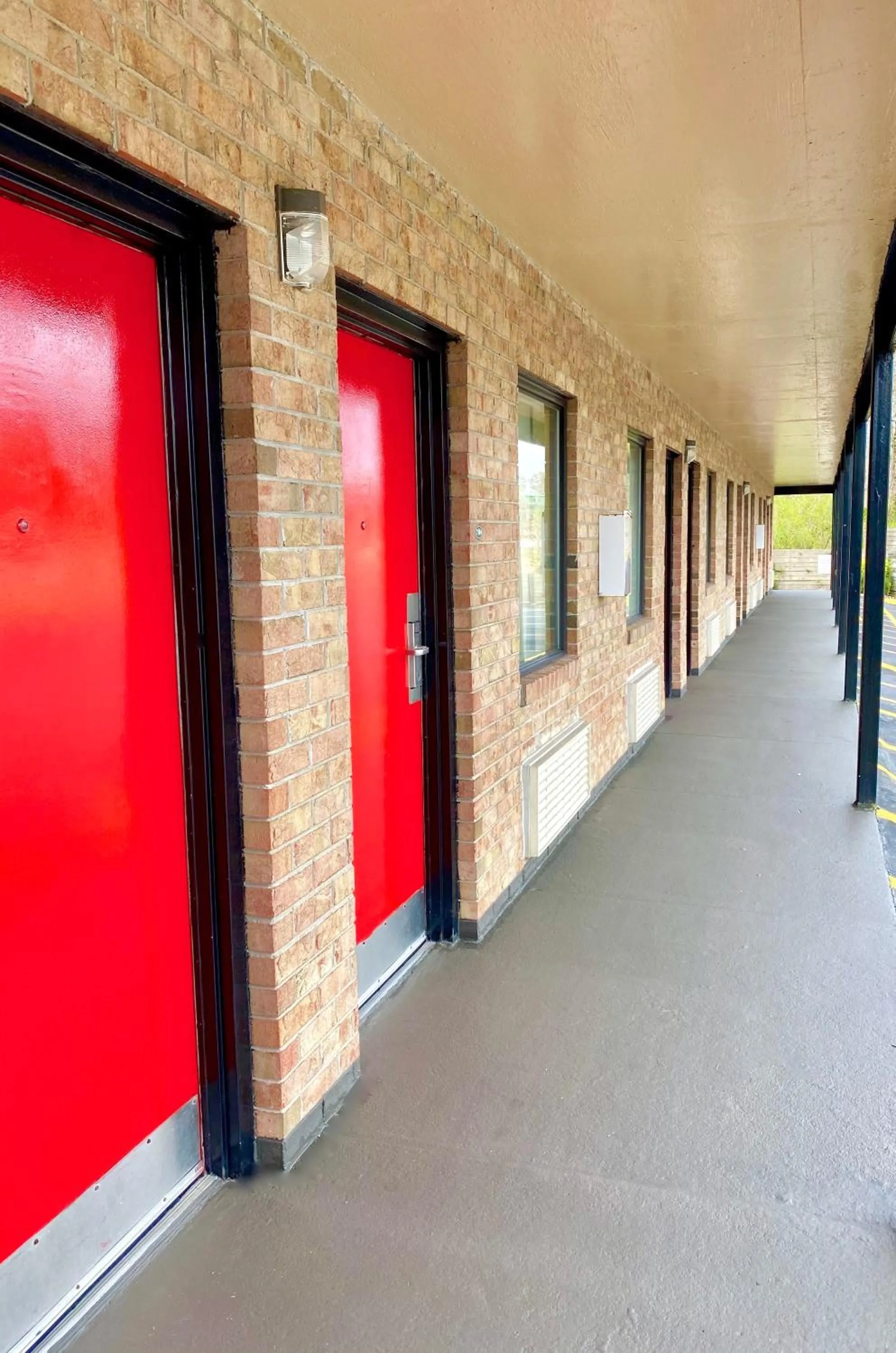 Property building in Travelers Inn Elizabeth City