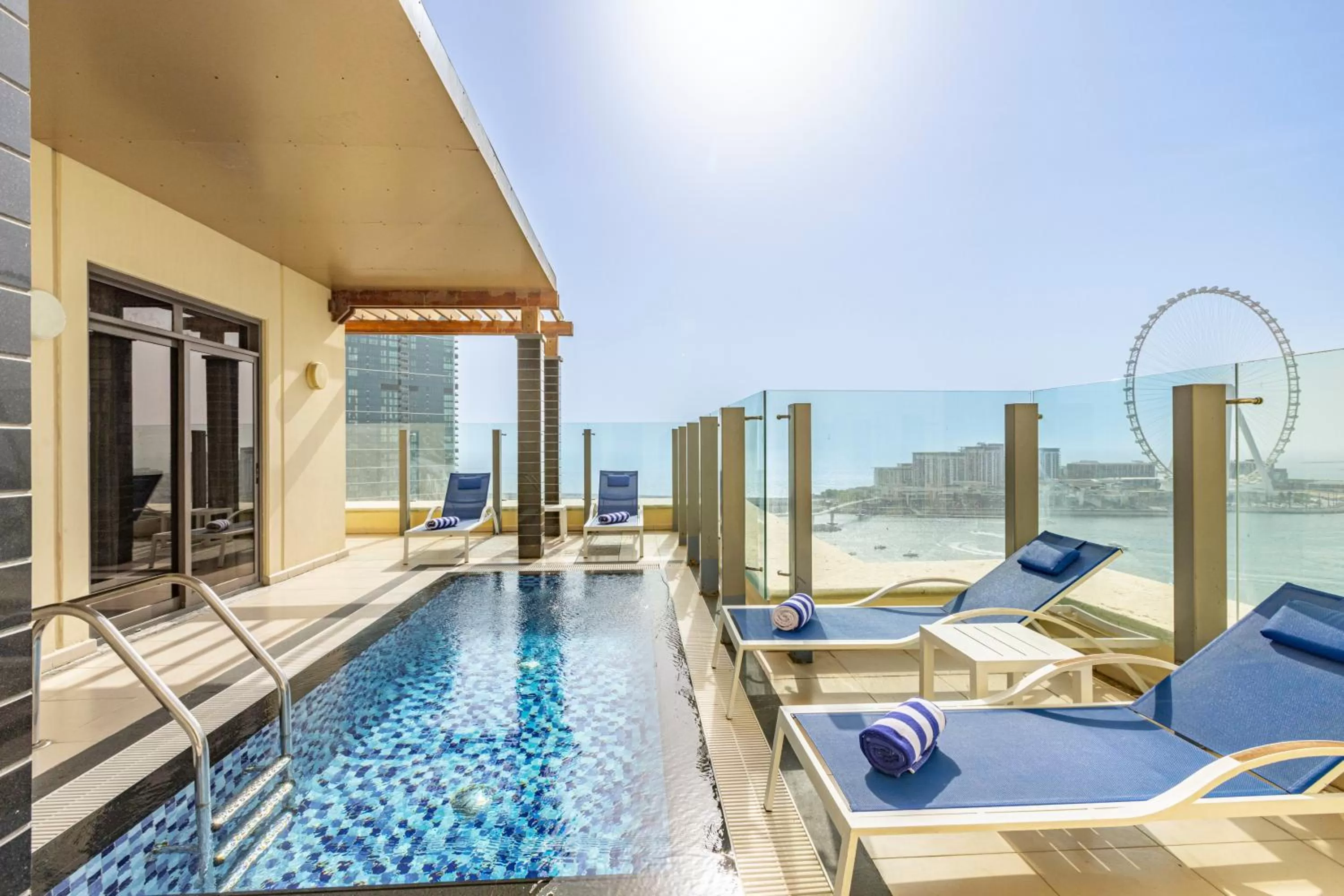 Swimming pool in Roda Amwaj Suites Jumeirah Beach Residence