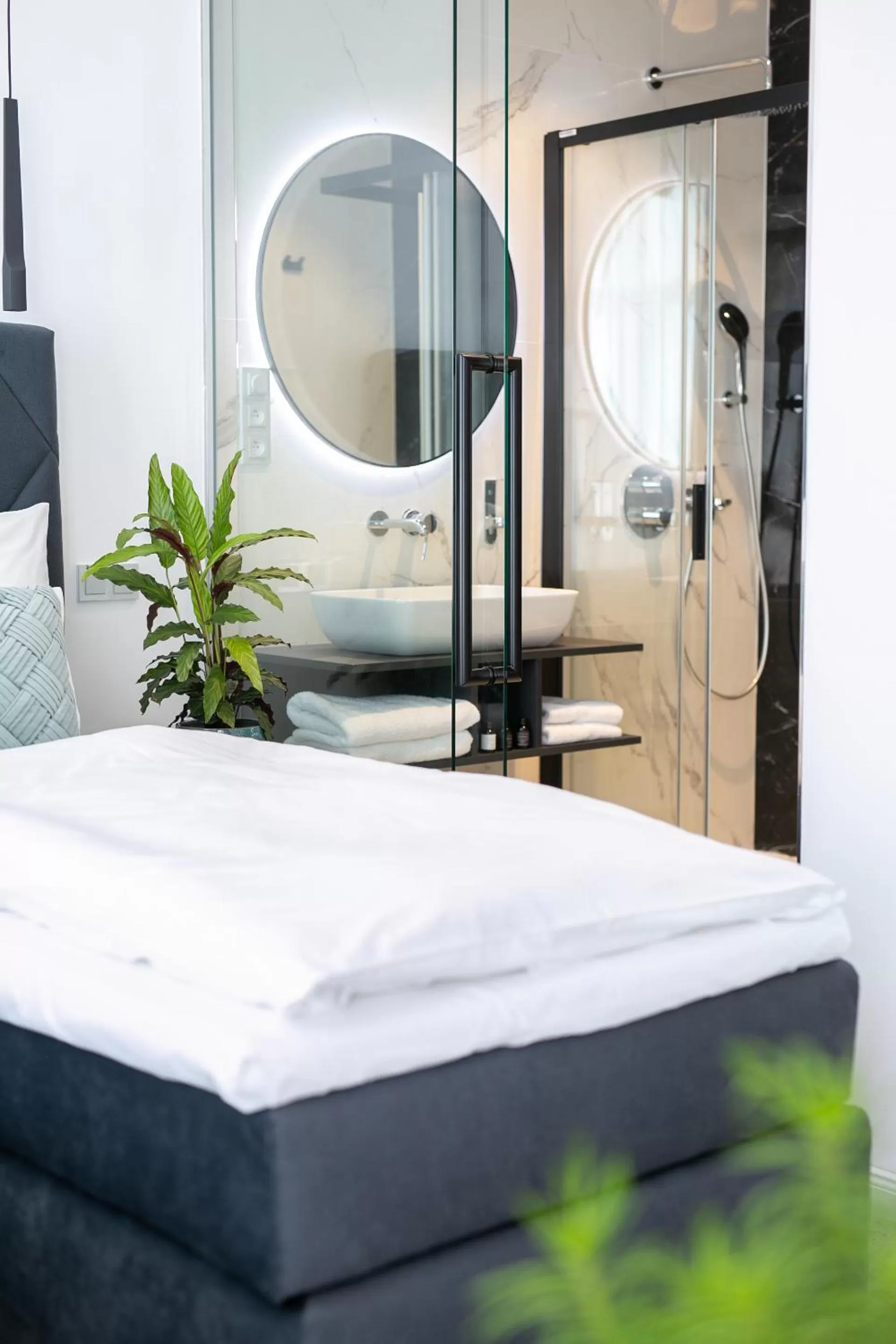 Bathroom, Bed in Hotel Central Park