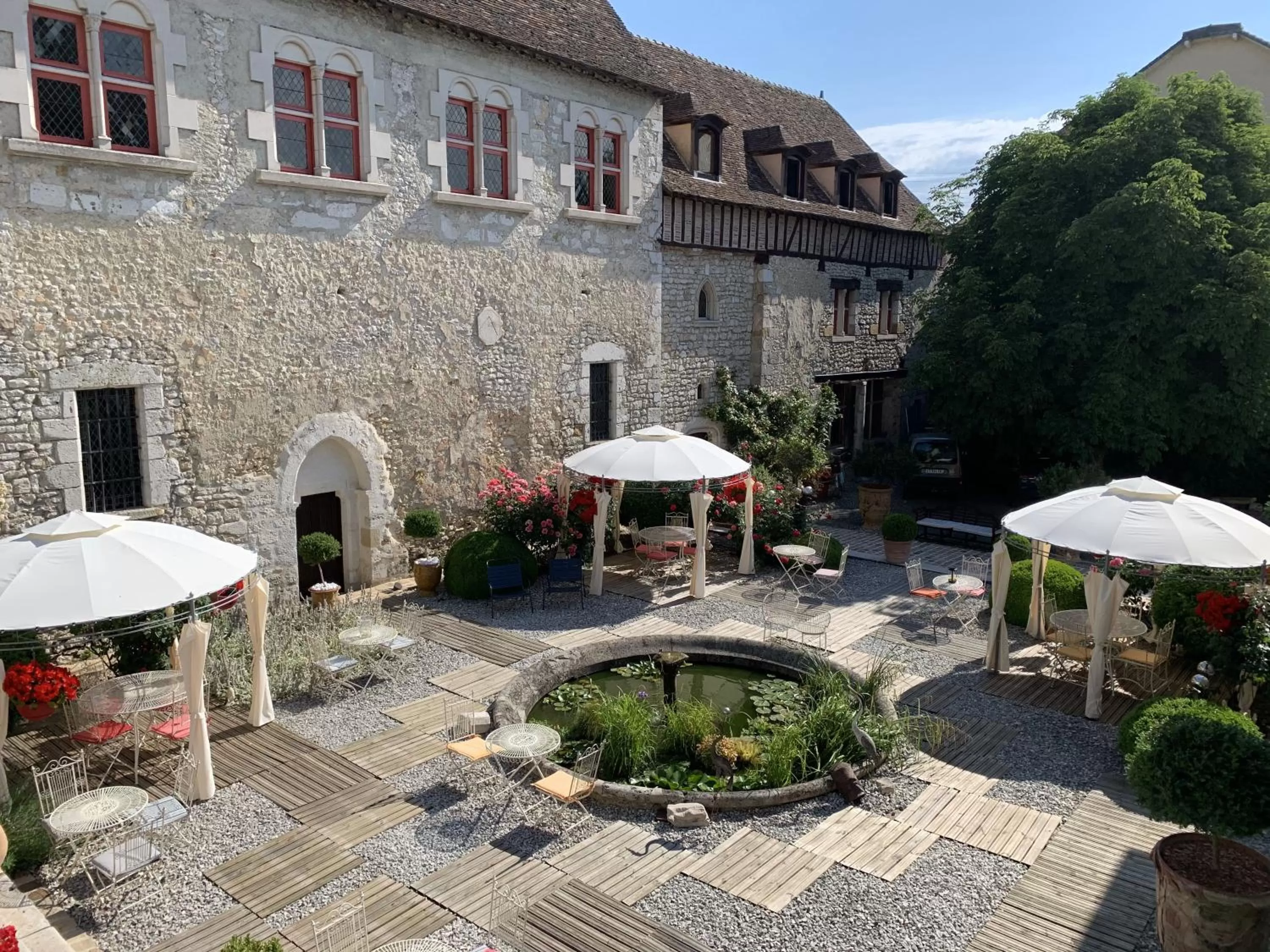 Property building in Demeure des Vieux Bains