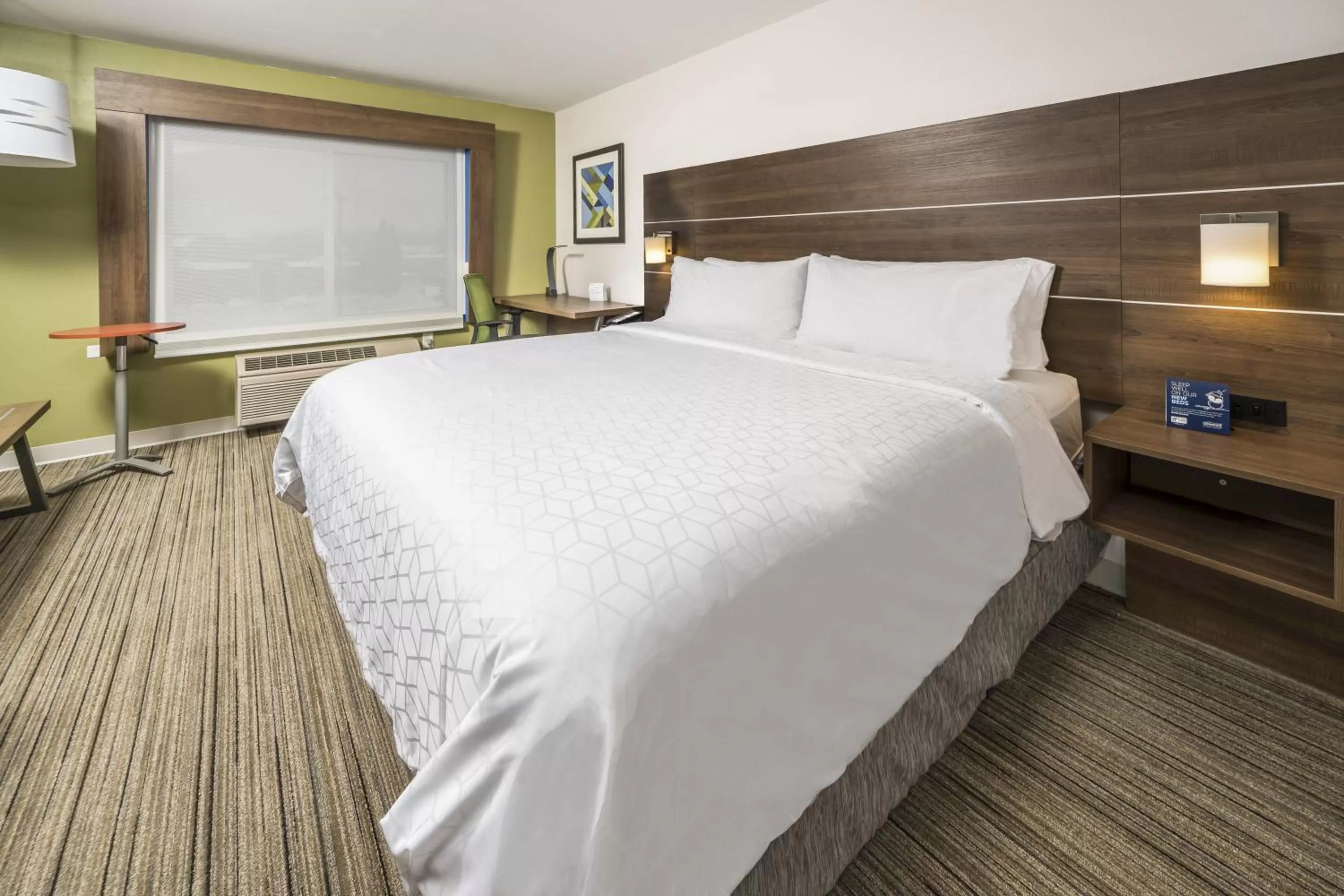 Photo of the whole room, Bed in Holiday Inn Express Chicago Northwest-Vernon Hills by IHG