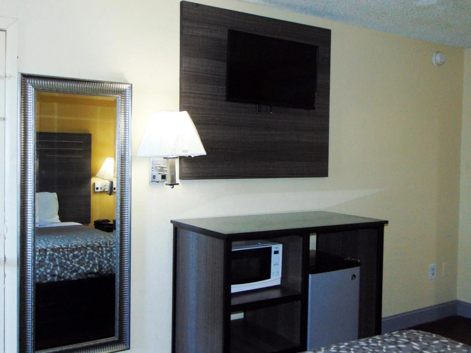 King Room - Smoking  in Knights Inn Antioch