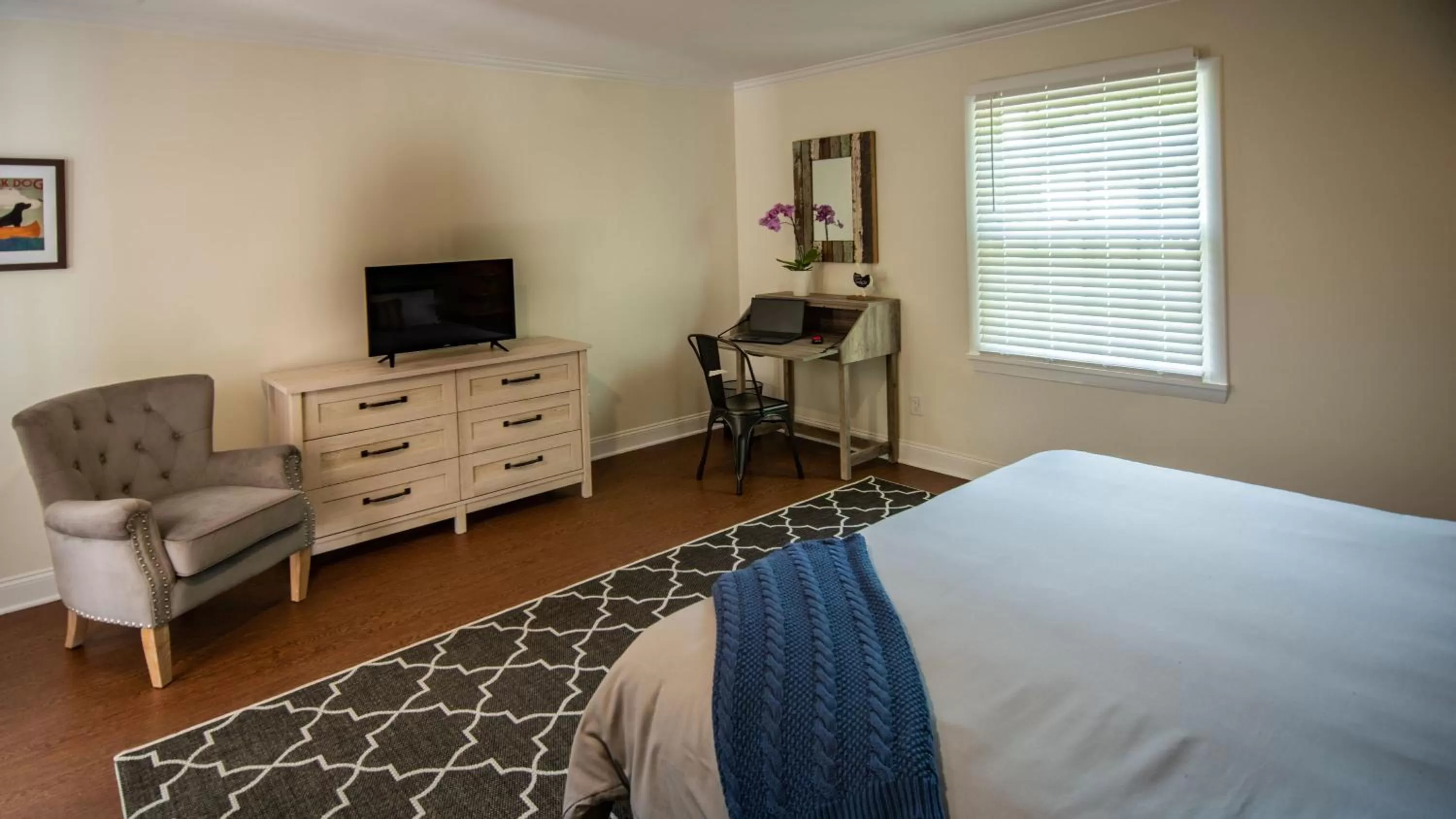 Photo of the whole room, Bed in Arcady Mountain Motor Lodge