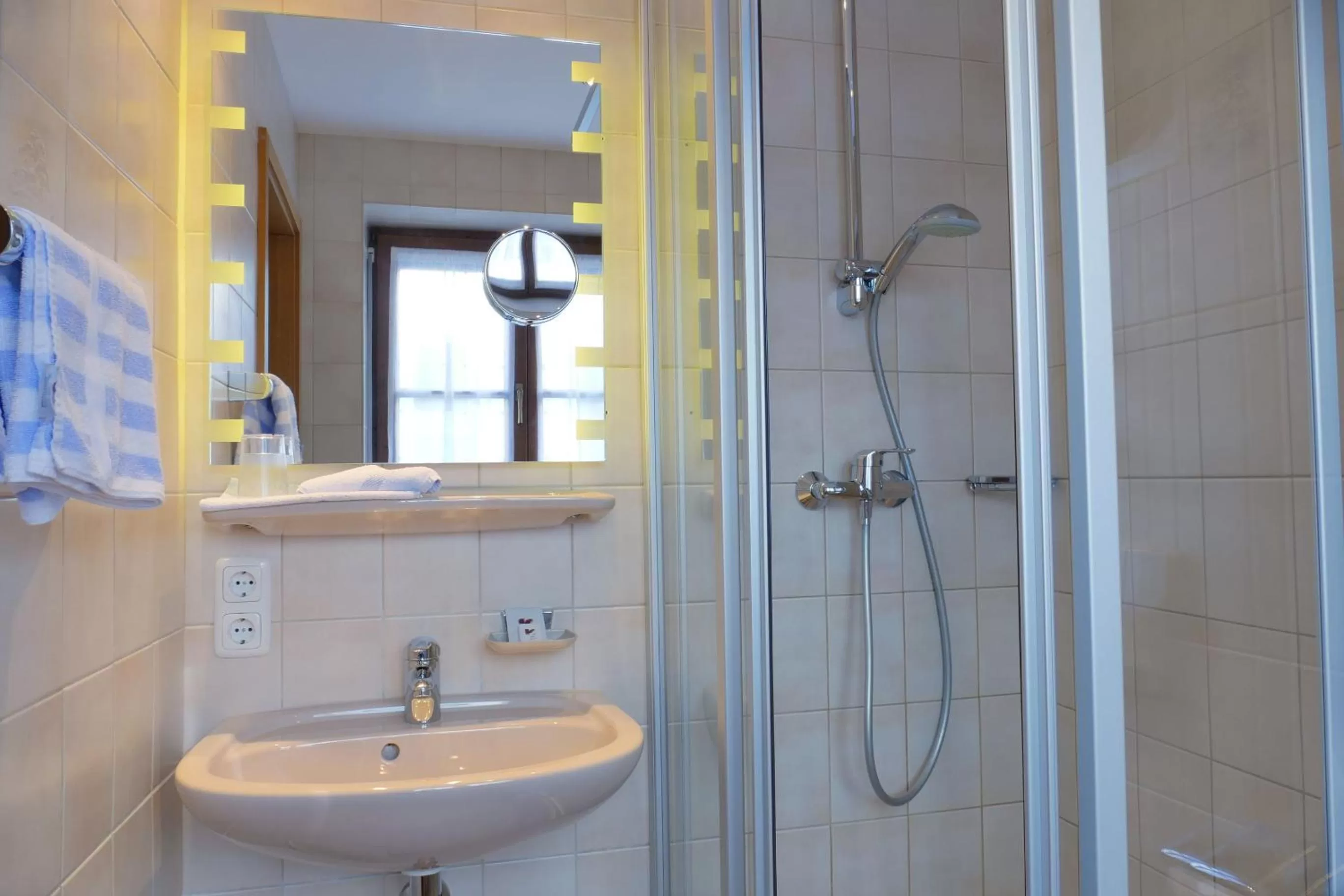 Bathroom in Altstadthotel "Zum Hechten"