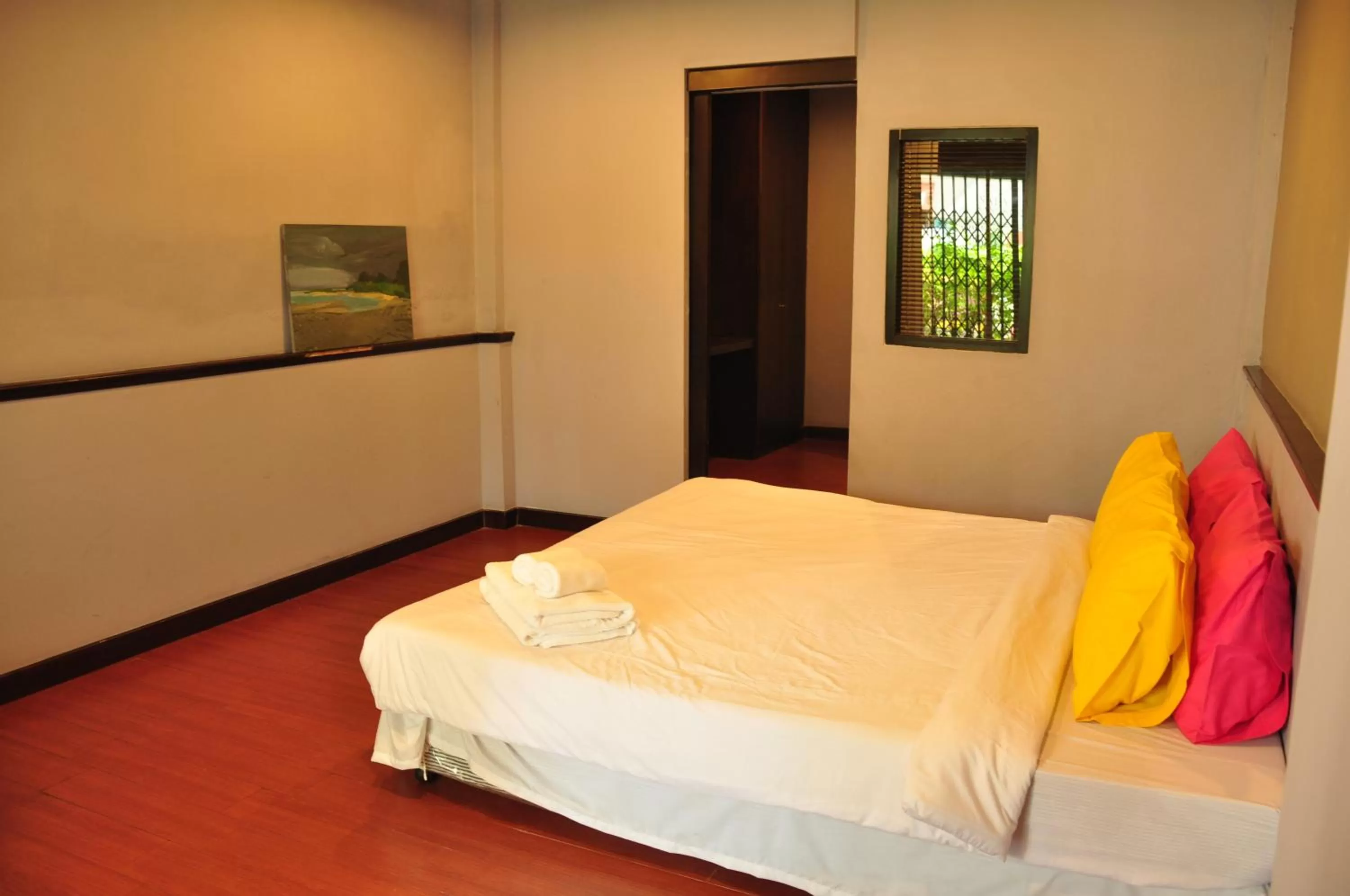 Photo of the whole room, Bed in Sabye Bangkok
