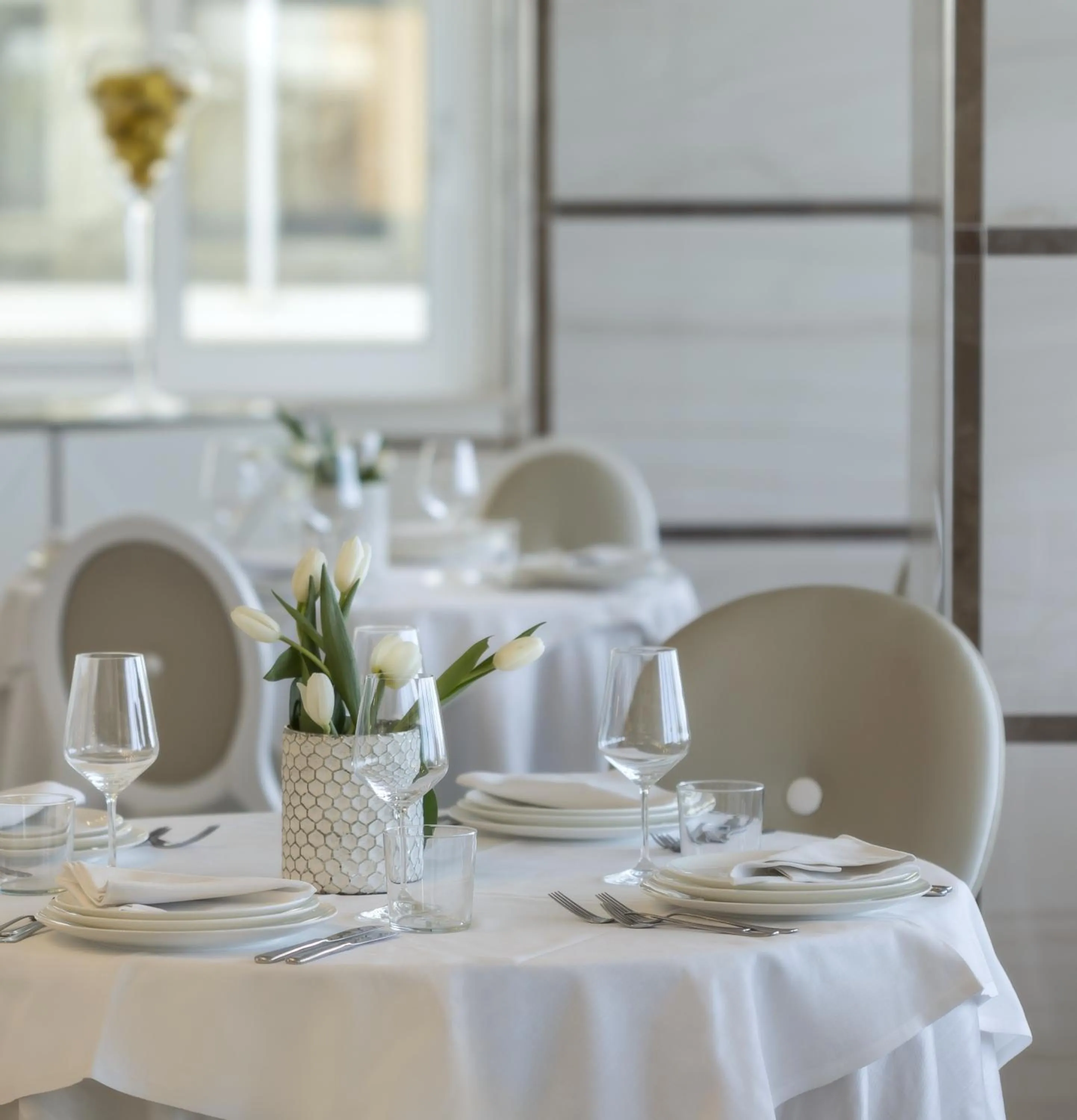 Restaurant/places to eat in Hotel Tiffany's