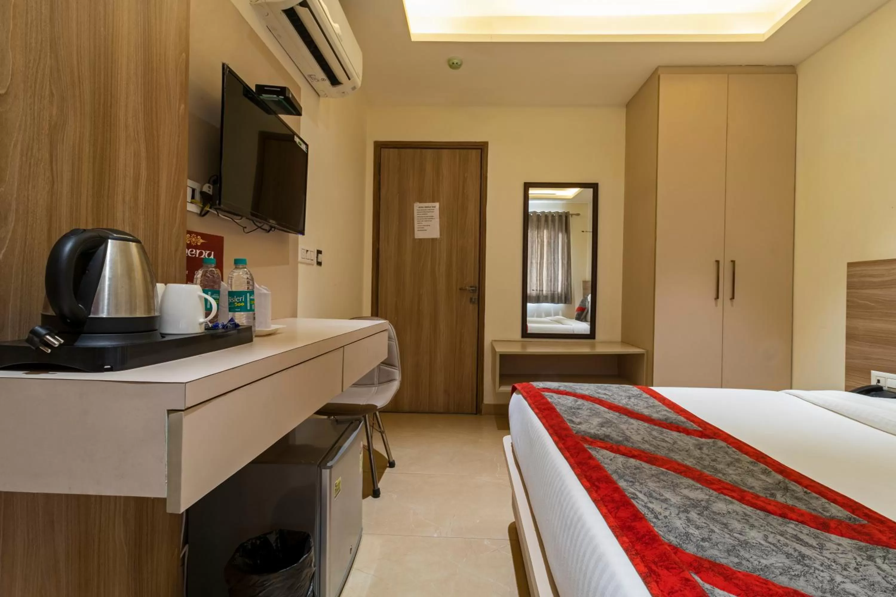 Bedroom, Bed in Hotel Tripple Tree - Karol Bagh