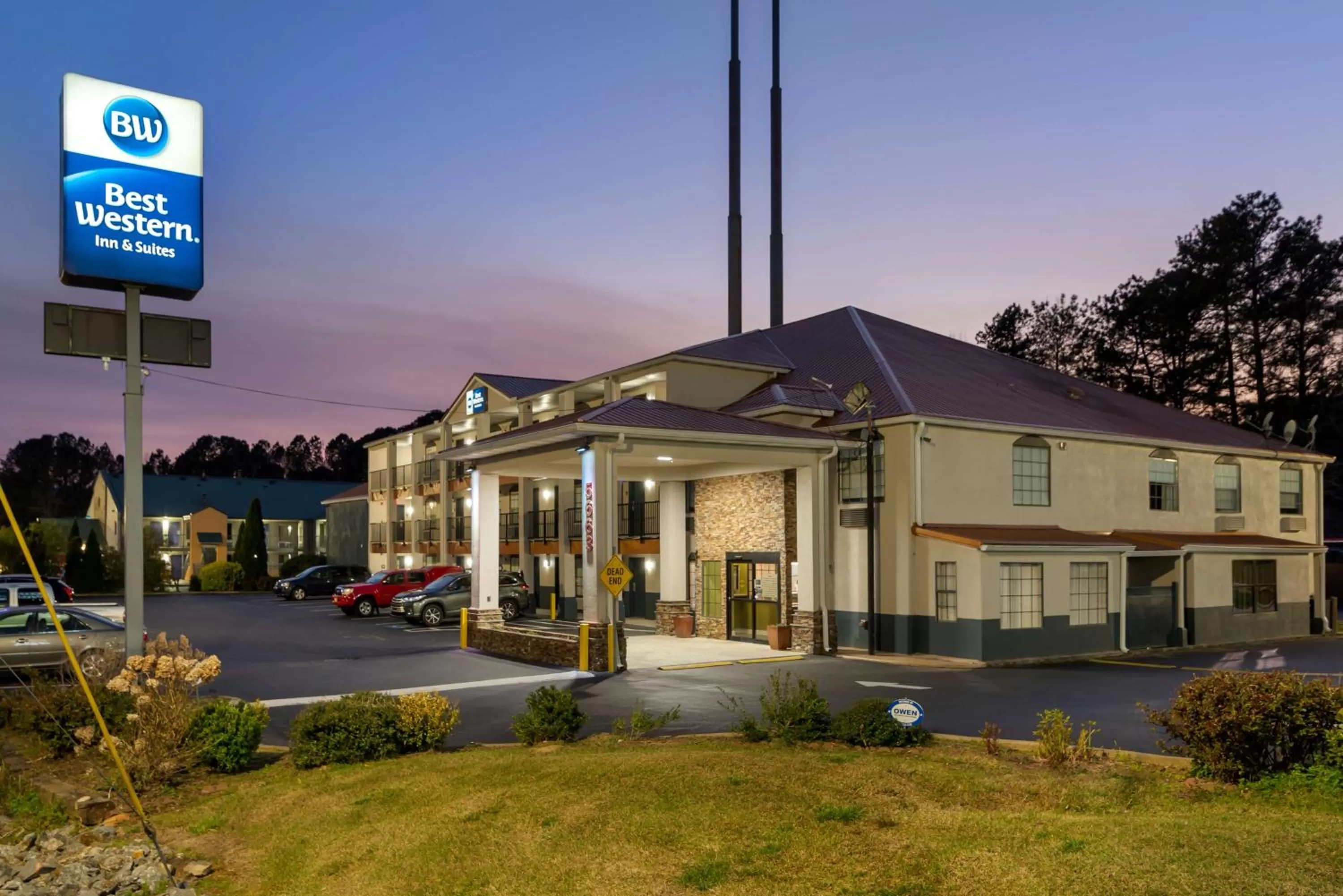 Property building in Best Western Allatoona Inn & Suites