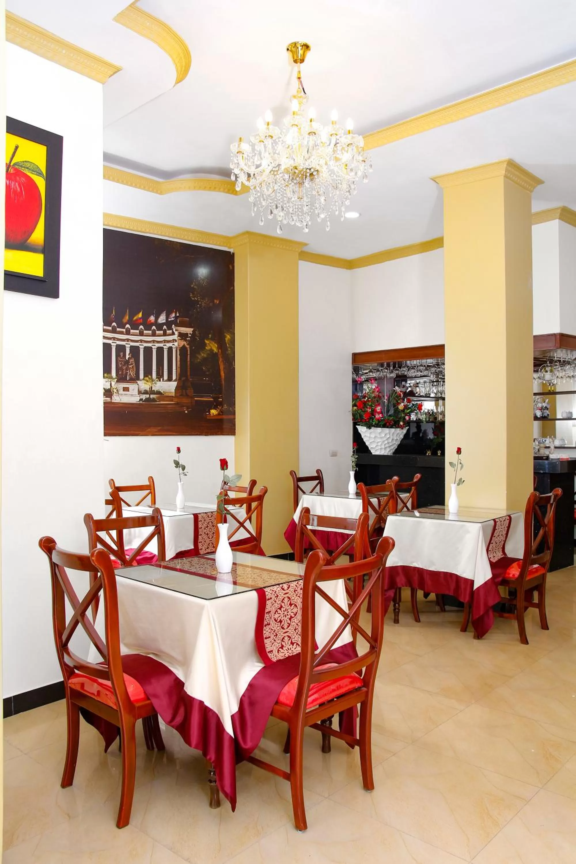 Restaurant/Places to Eat in Hotel Versailles Internacional