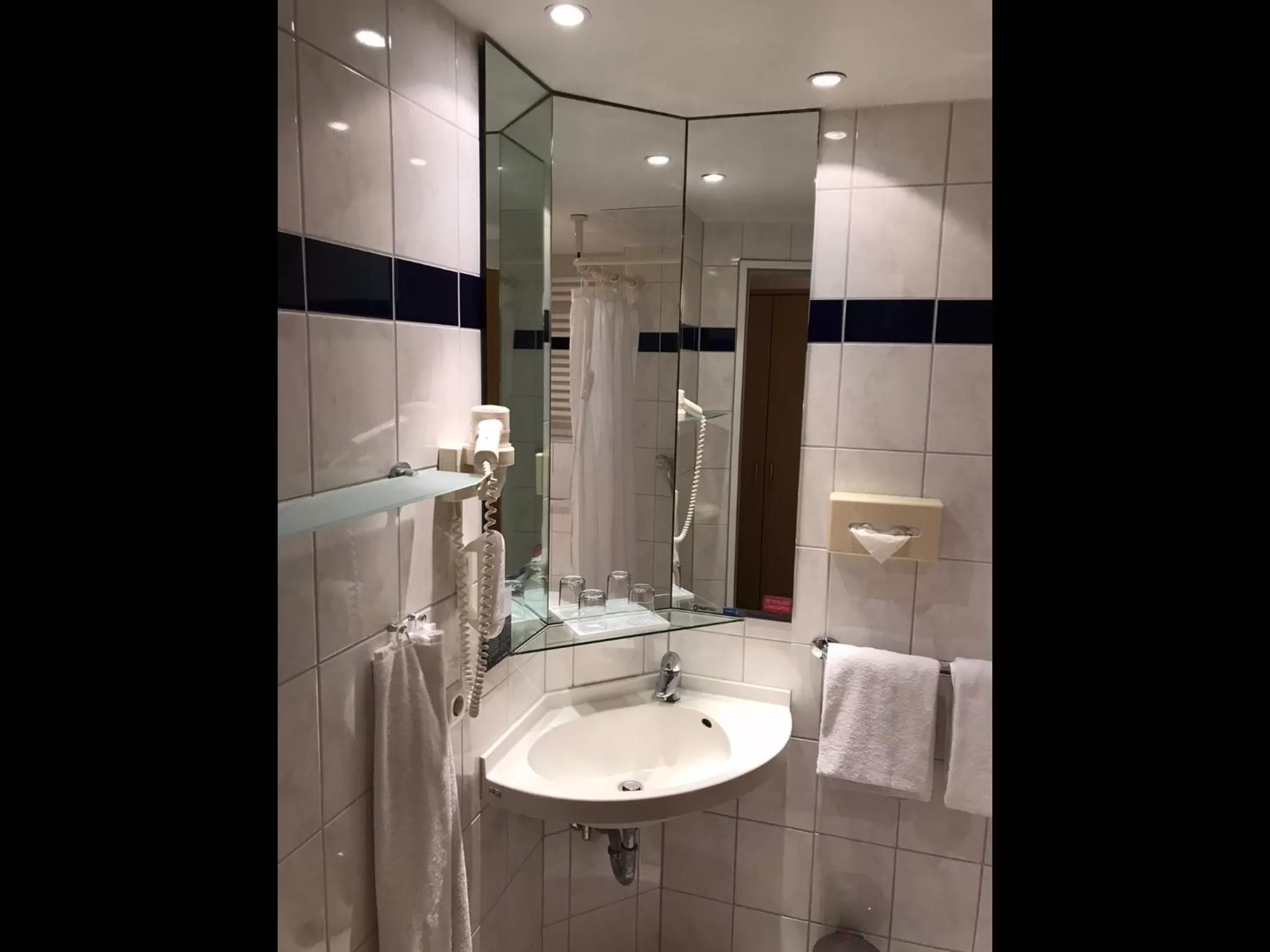 Bathroom in Hotel Stadthafen Stade