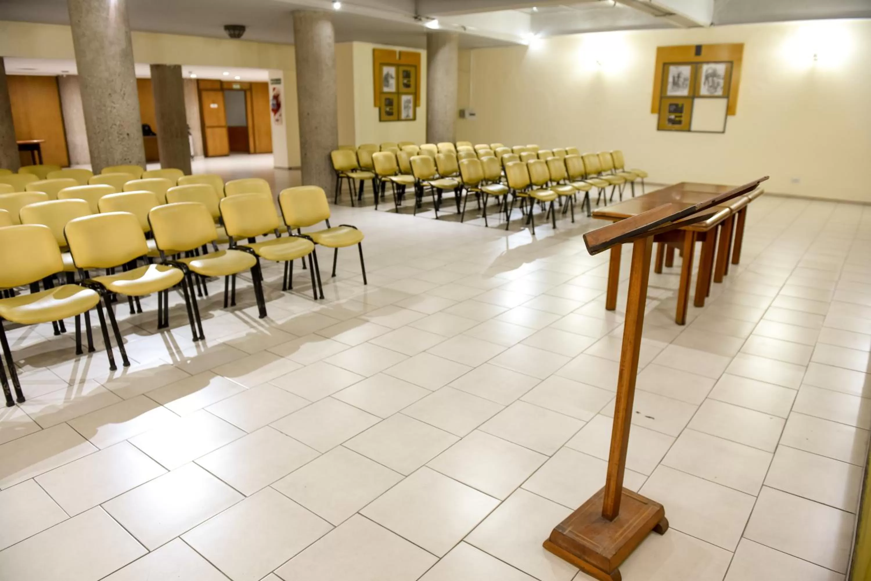 Property building in Hotel Sussex