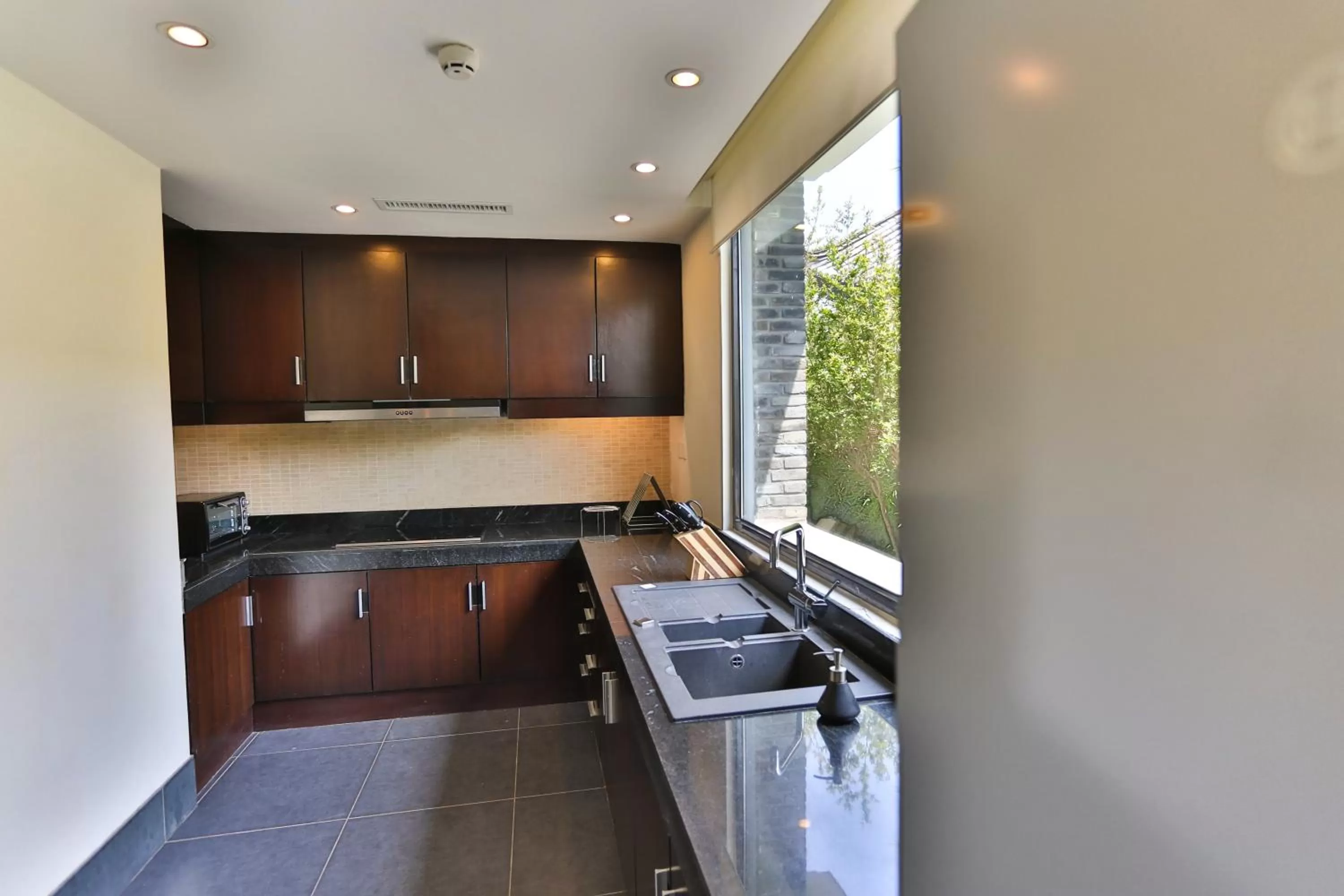 Kitchen or kitchenette in Banyan Tree Lijiang