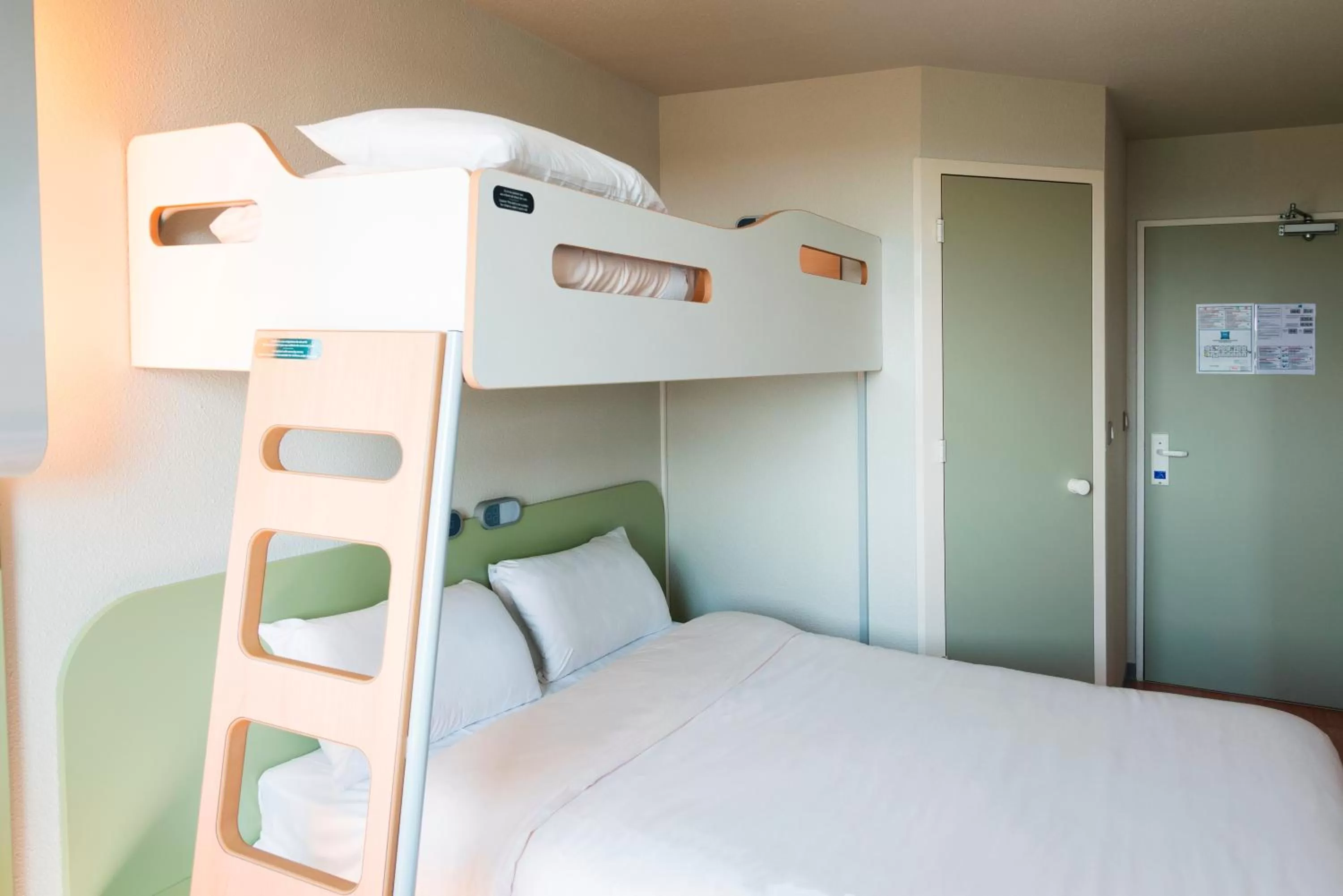 bunk bed, Bed in ibis budget Granville