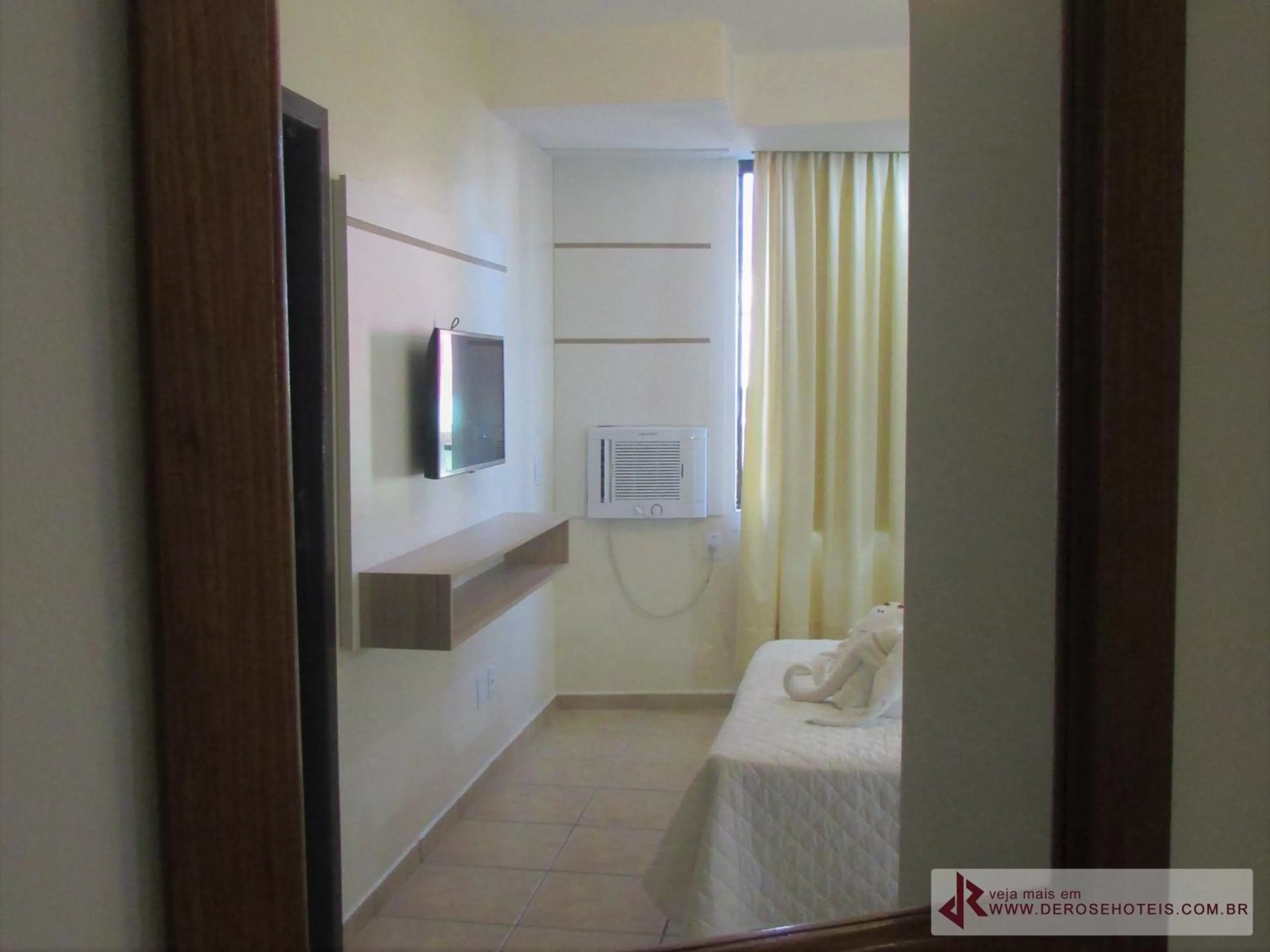 Bed, Bathroom in De Rose Palace Hotel